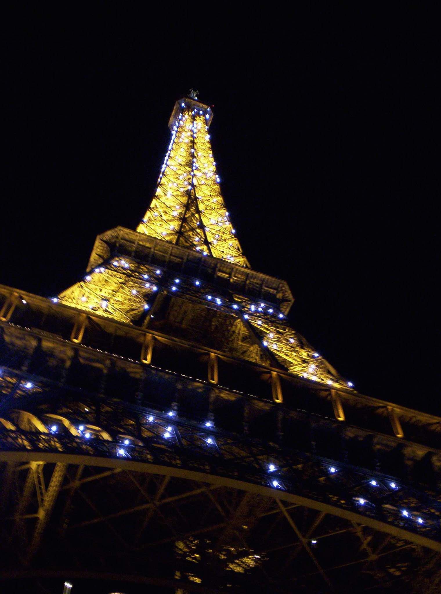 Kodak EASYSHARE CX7300 DIGITAL CAMERA sample photo. Noche en parís photography