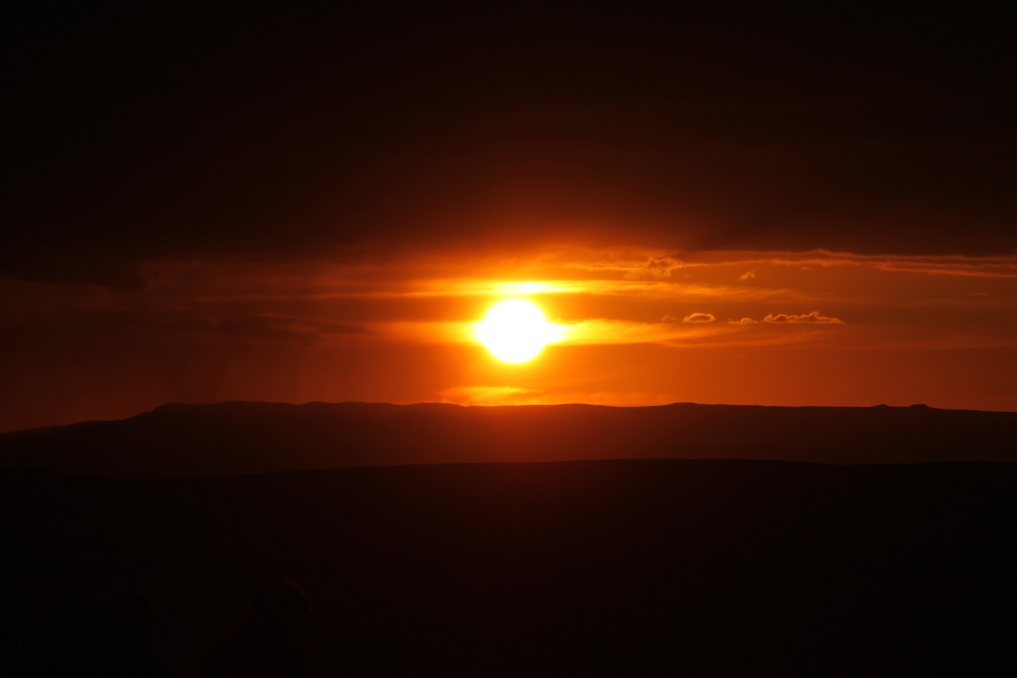 Canon EOS 500D (EOS Rebel T1i / EOS Kiss X3) + Canon EF 28-135mm F3.5-5.6 IS USM sample photo. Desert sunrise photography