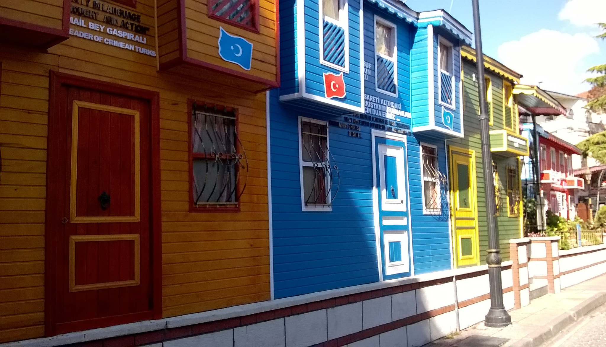 Nokia Lumia 635 sample photo. Colorful houses photography