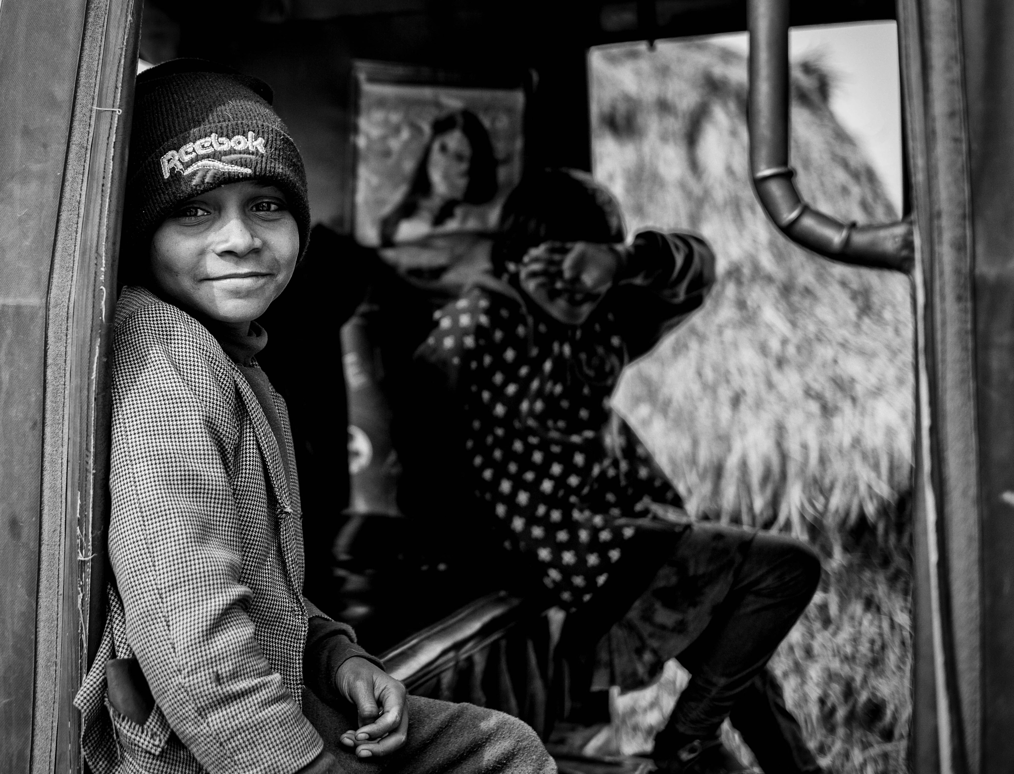 Leica Summarit-M 35mm F2.4 ASPH sample photo. Street kids photography
