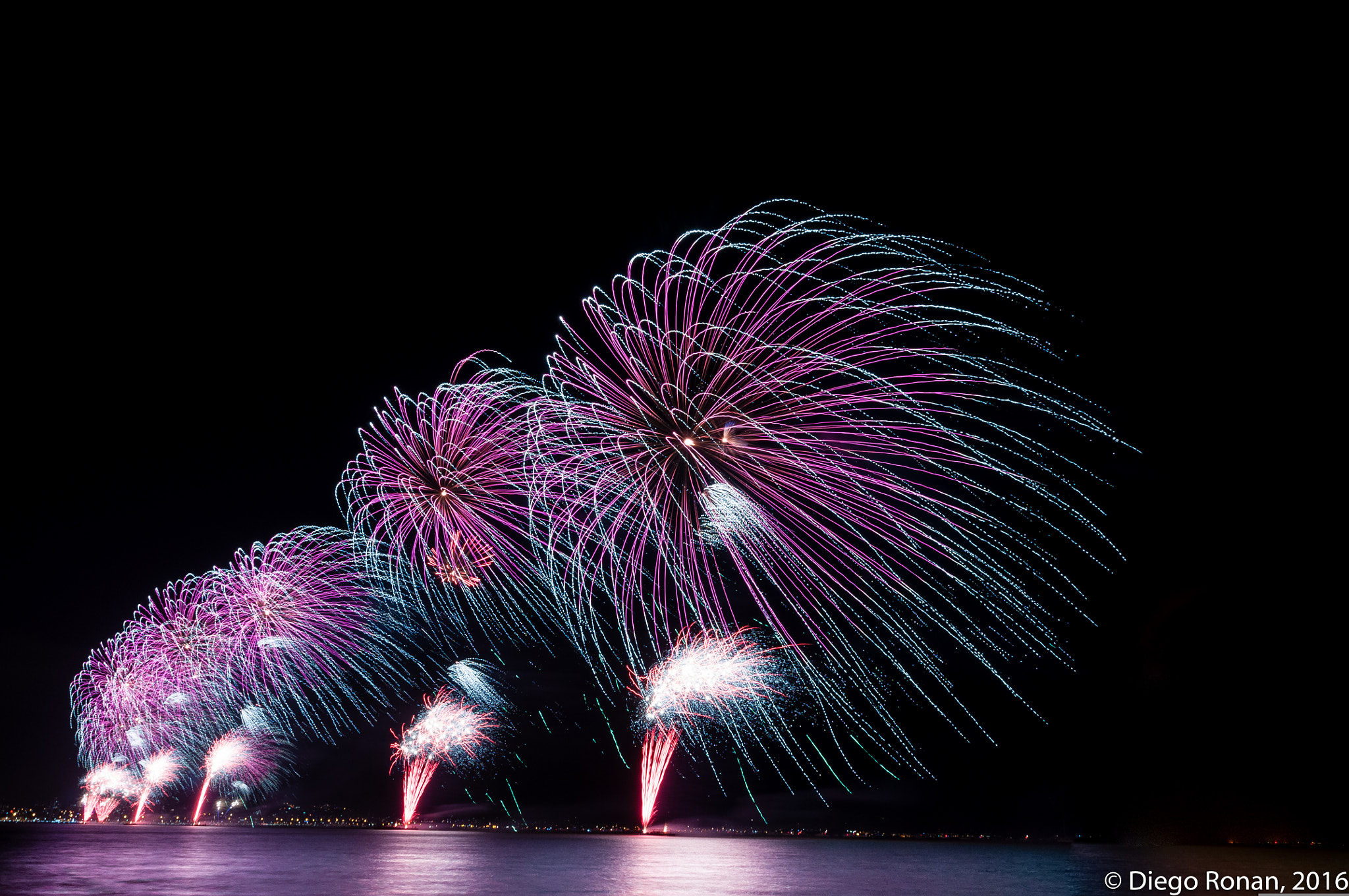 Nikon AF-S Nikkor 14-24mm F2.8G ED sample photo. Fireworks reveillon florianopolis / brazil 2016 photography
