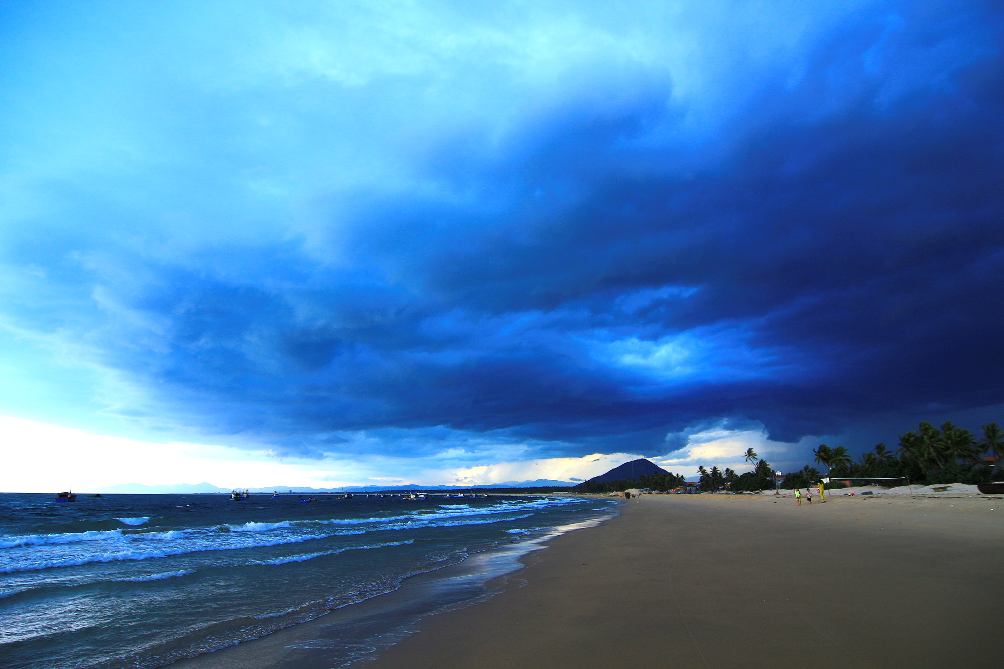 Canon EOS M2 sample photo. Storm photography