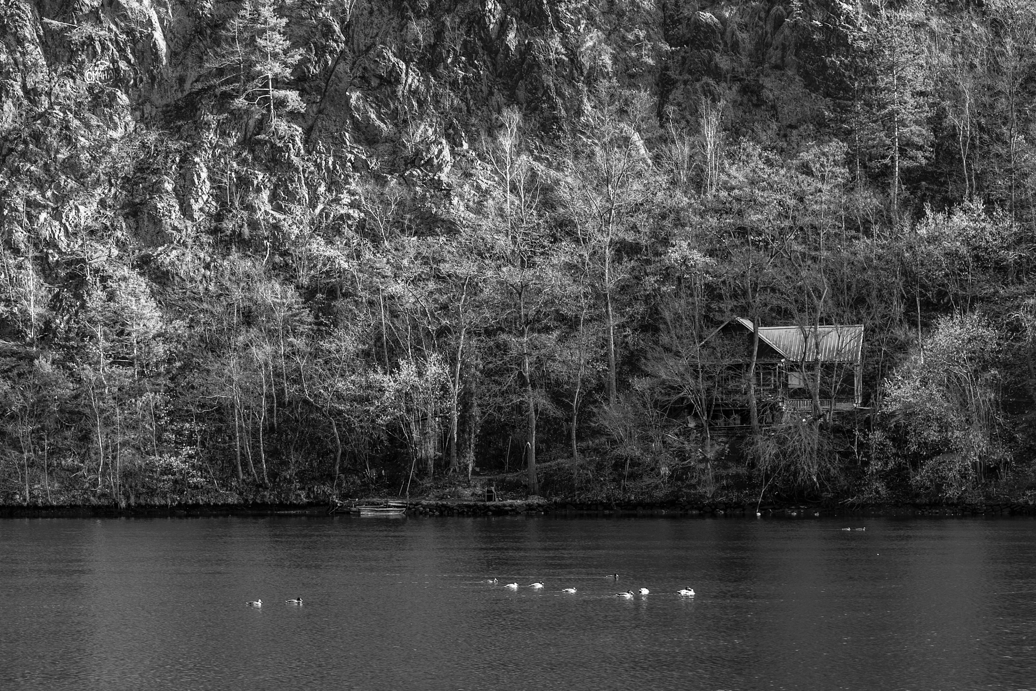 Canon EF 70-300mm F4-5.6L IS USM sample photo. Lonely cabin by the river vltava photography