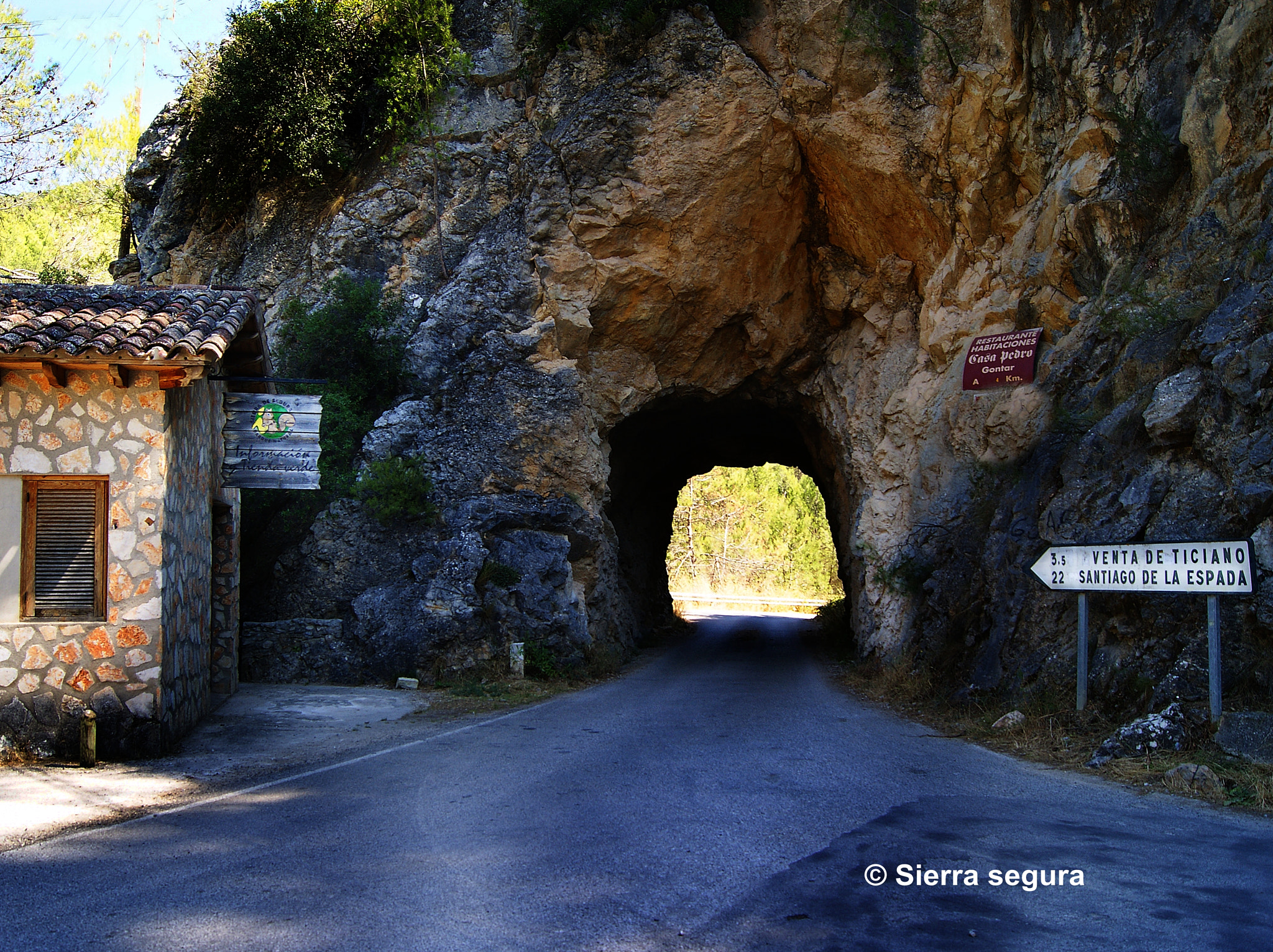 Sony Alpha DSLR-A380 sample photo. Luz al final del tunel. photography