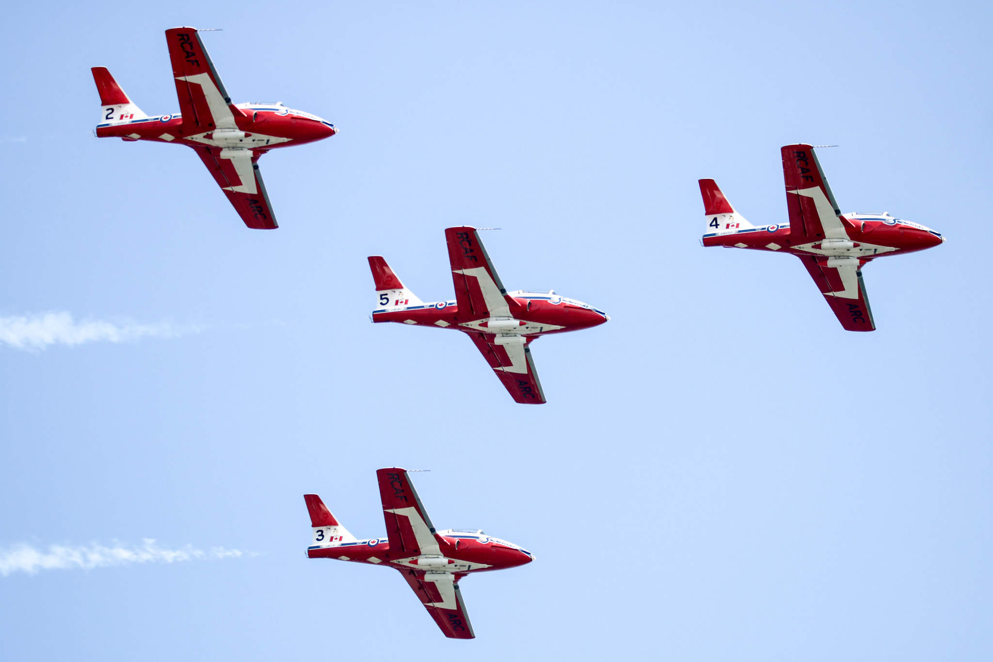 Canon EOS 750D (EOS Rebel T6i / EOS Kiss X8i) + Sigma 150-600mm F5-6.3 DG OS HSM | C sample photo. Canadian snowbirds fly over photography