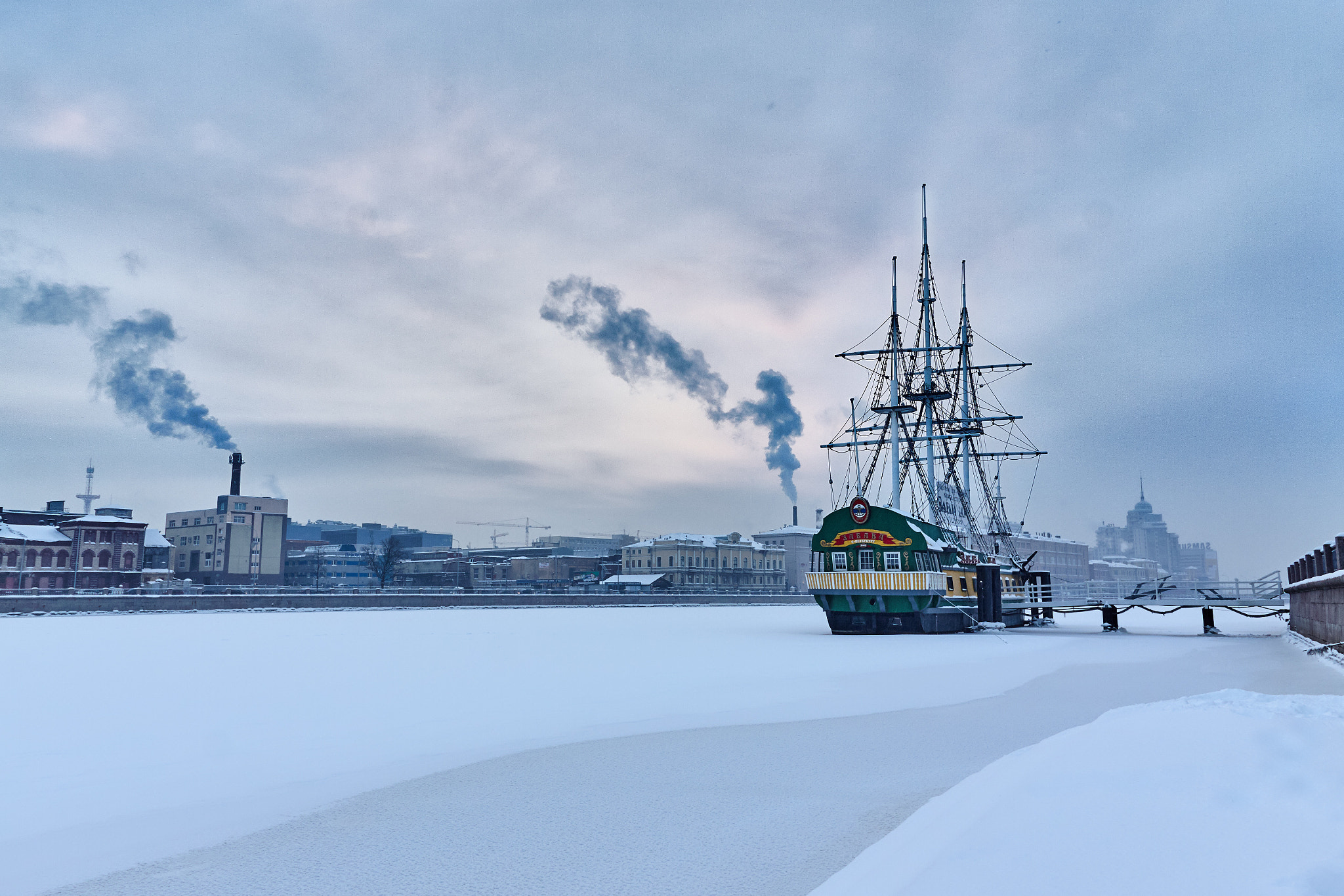 Canon EF-S 10-18mm F4.5–5.6 IS STM sample photo. Winter in saint-petersburg photography