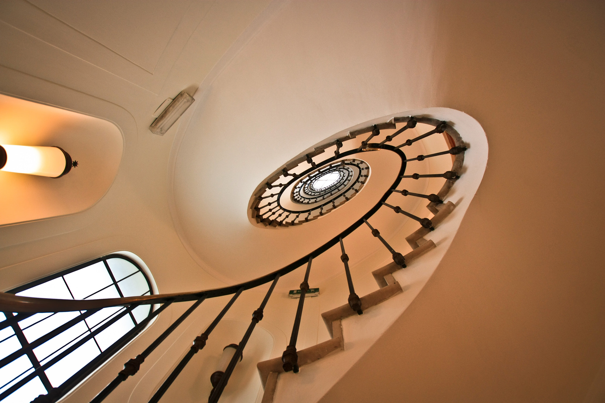 Sigma 10-20mm F3.5 EX DC HSM sample photo. Spiral staircase in venice photography