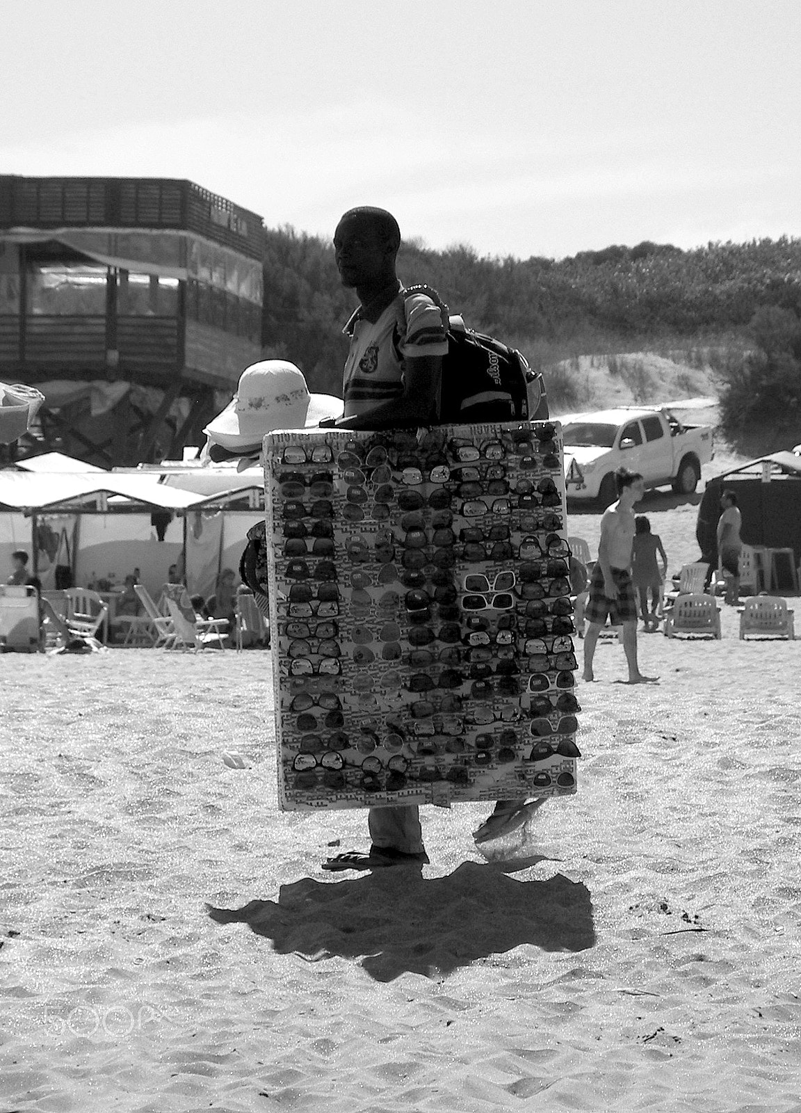 Kodak P880 ZOOM DIGITAL CAMERA sample photo. Seller on beach photography