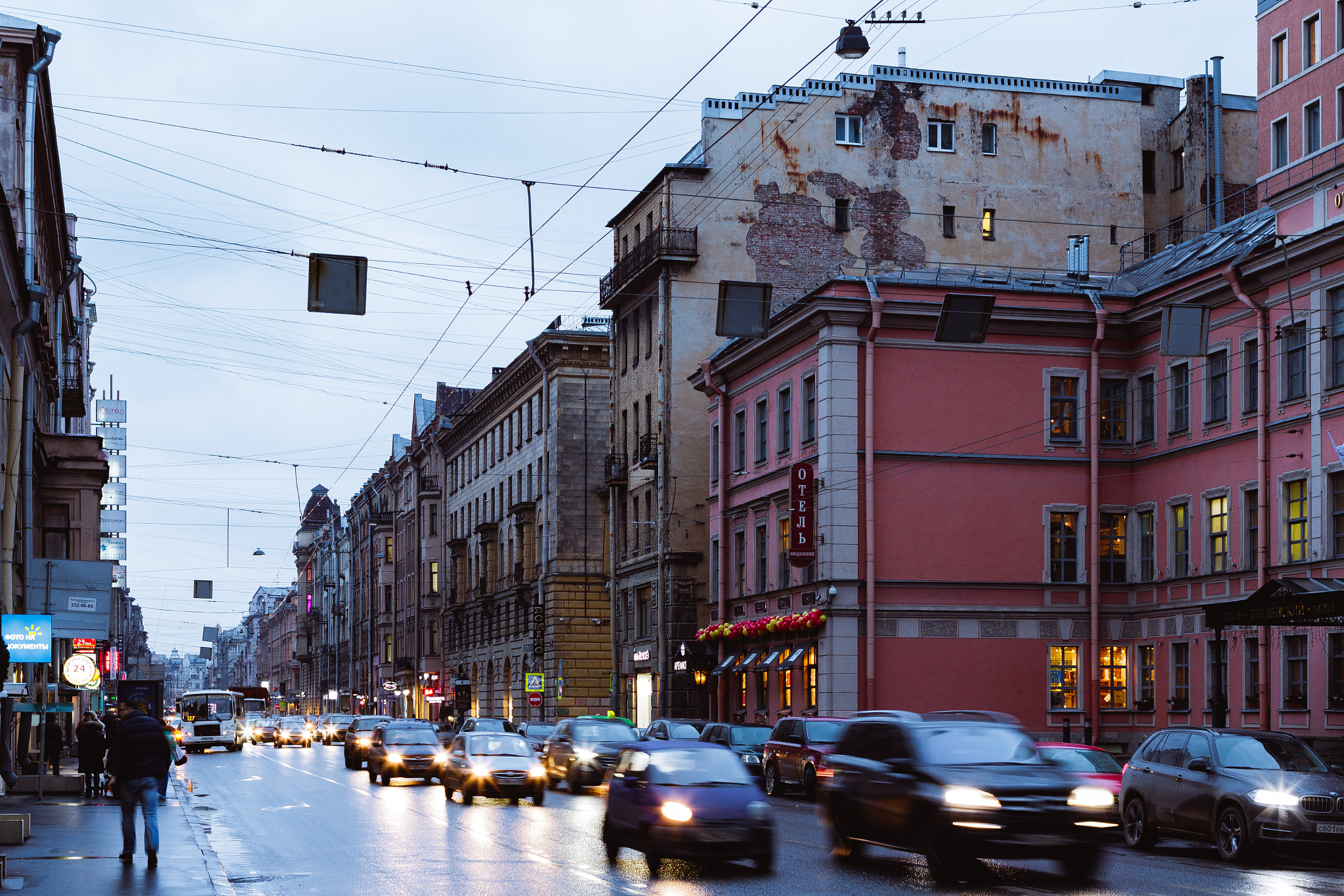 Canon EF 35mm F2 IS USM sample photo. Dank evening photography