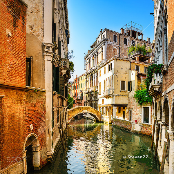 Nikon D800E + ZEISS Distagon T* 21mm F2.8 sample photo. Venice cityscape, buildings, water canal and bridge. italy photography