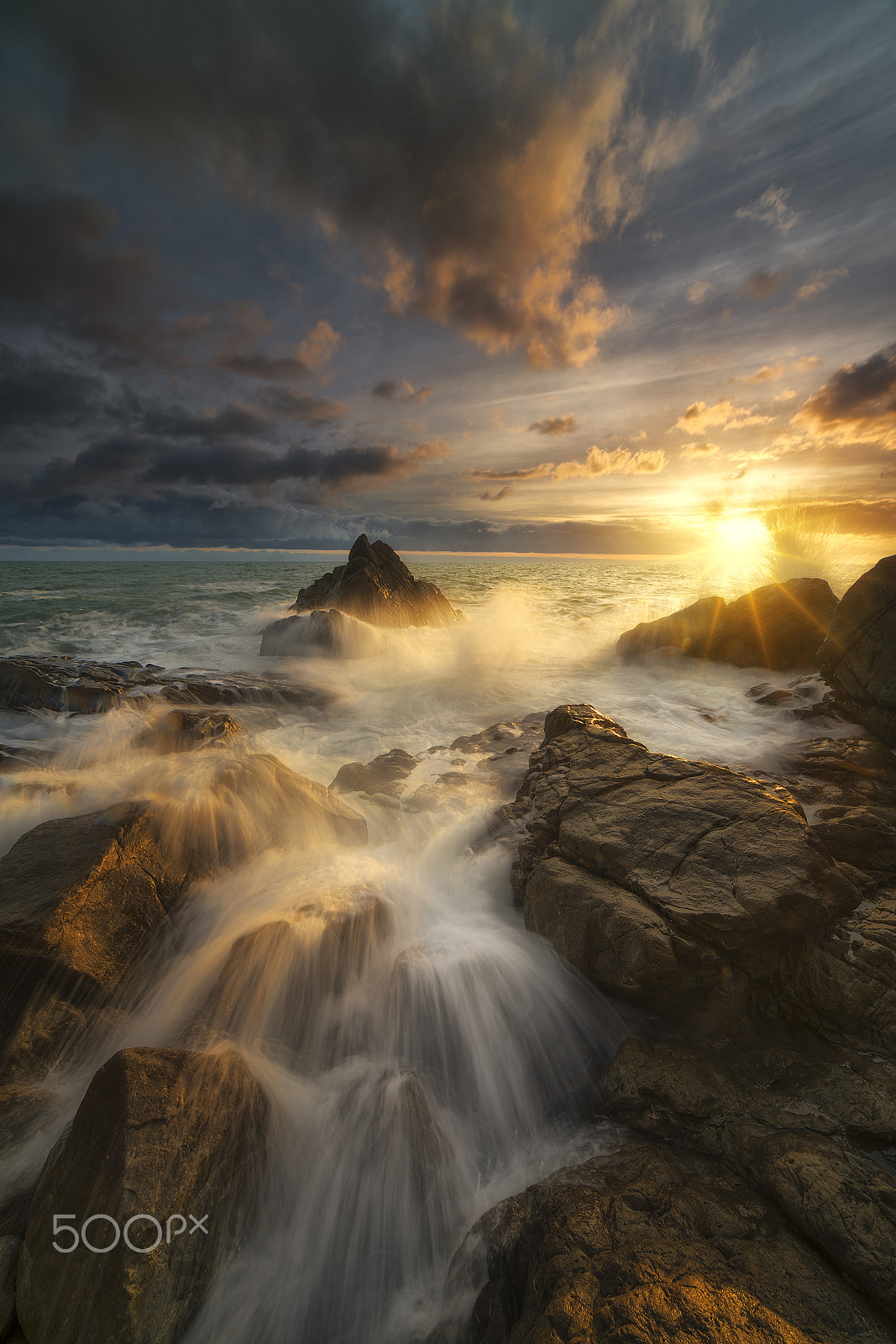 12-24mm F4.5-5.6 G SSM sample photo. Sunset in liguria photography