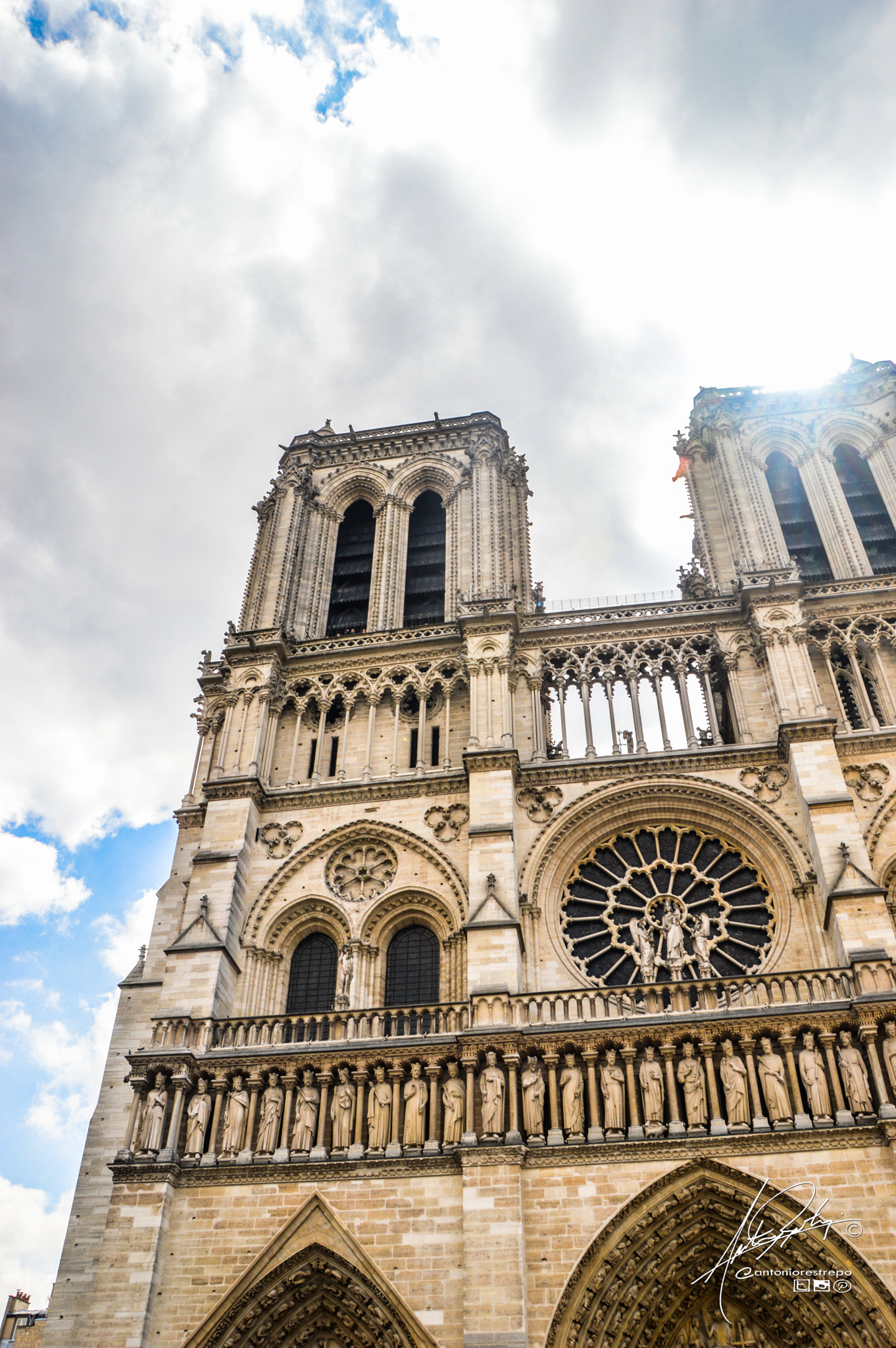 Sigma 18-250mm F3.5-6.3 DC OS HSM sample photo. Catedral notre dame photography