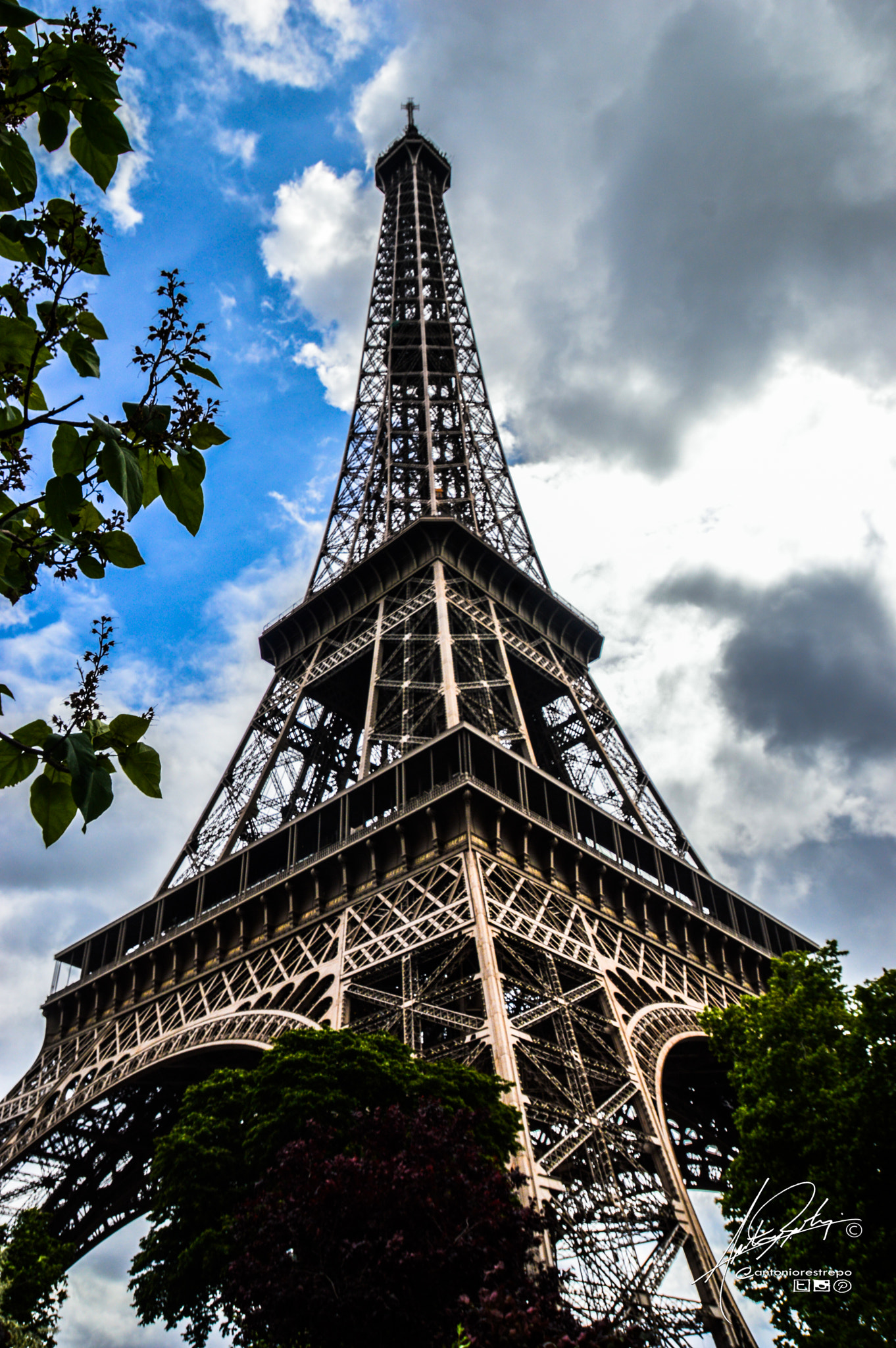 Sigma 18-250mm F3.5-6.3 DC OS HSM sample photo. Torre eiffel photography