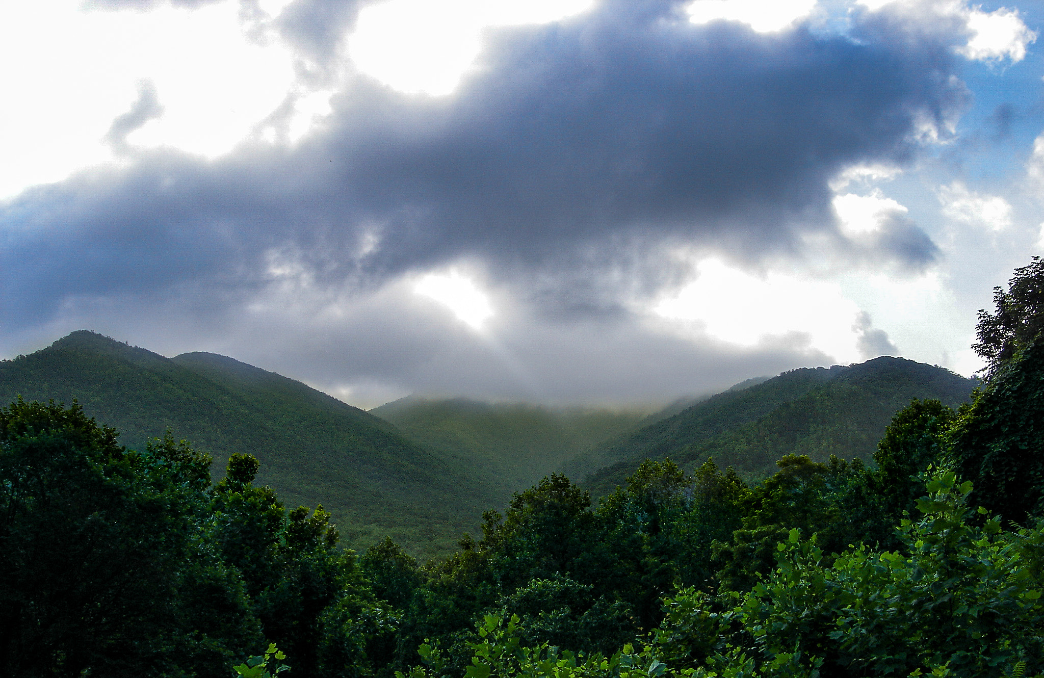 Sony DSC-P93A sample photo. Sun sneaking through cloudes photography