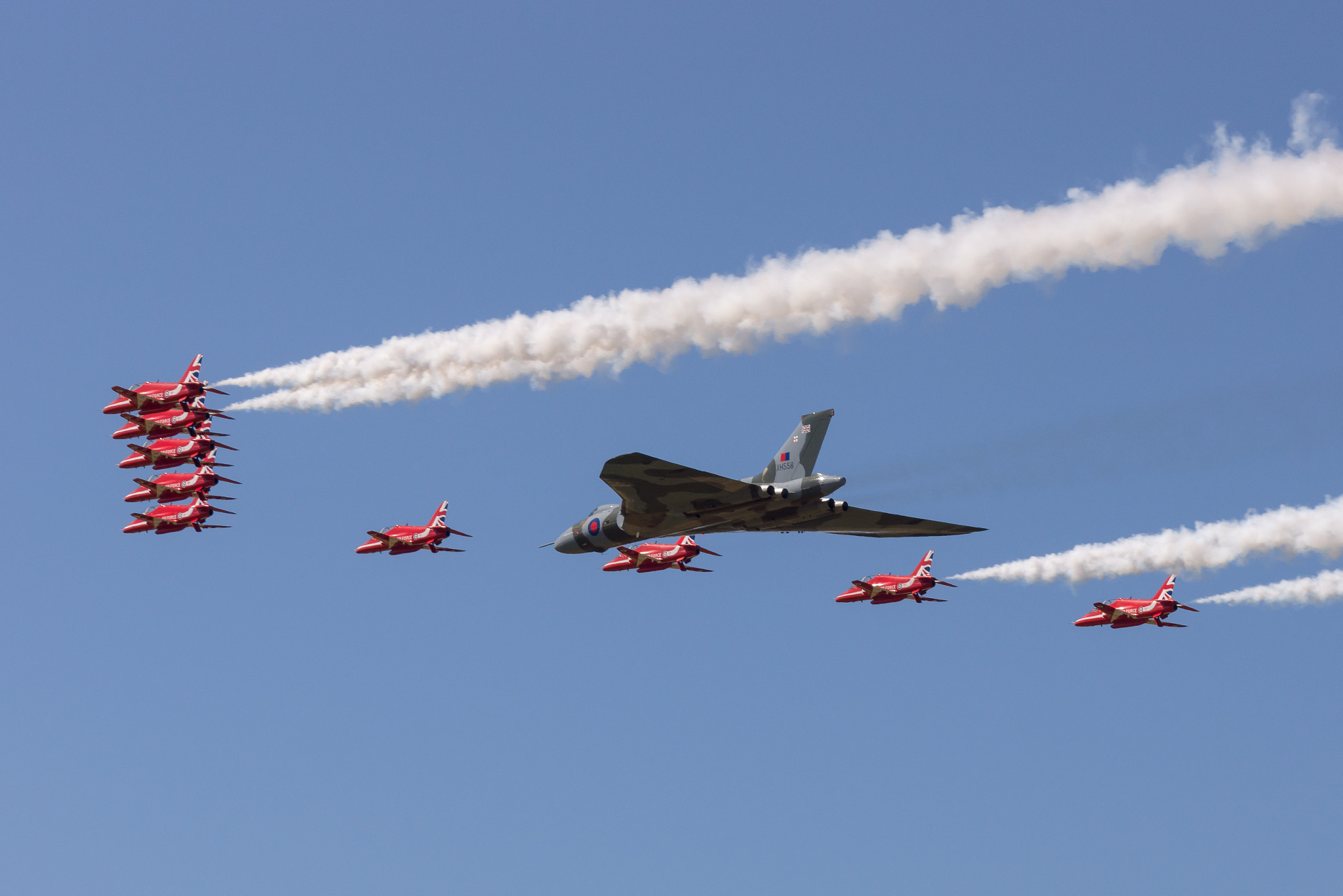 Sony 70-300mm F4.5-5.6 G SSM sample photo. Vulcan and red arrows photography