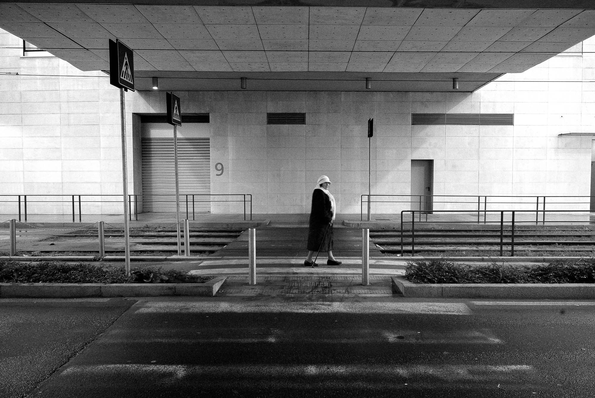 Summicron-M 1:2/28 ASPH. sample photo. Crosswalk photography