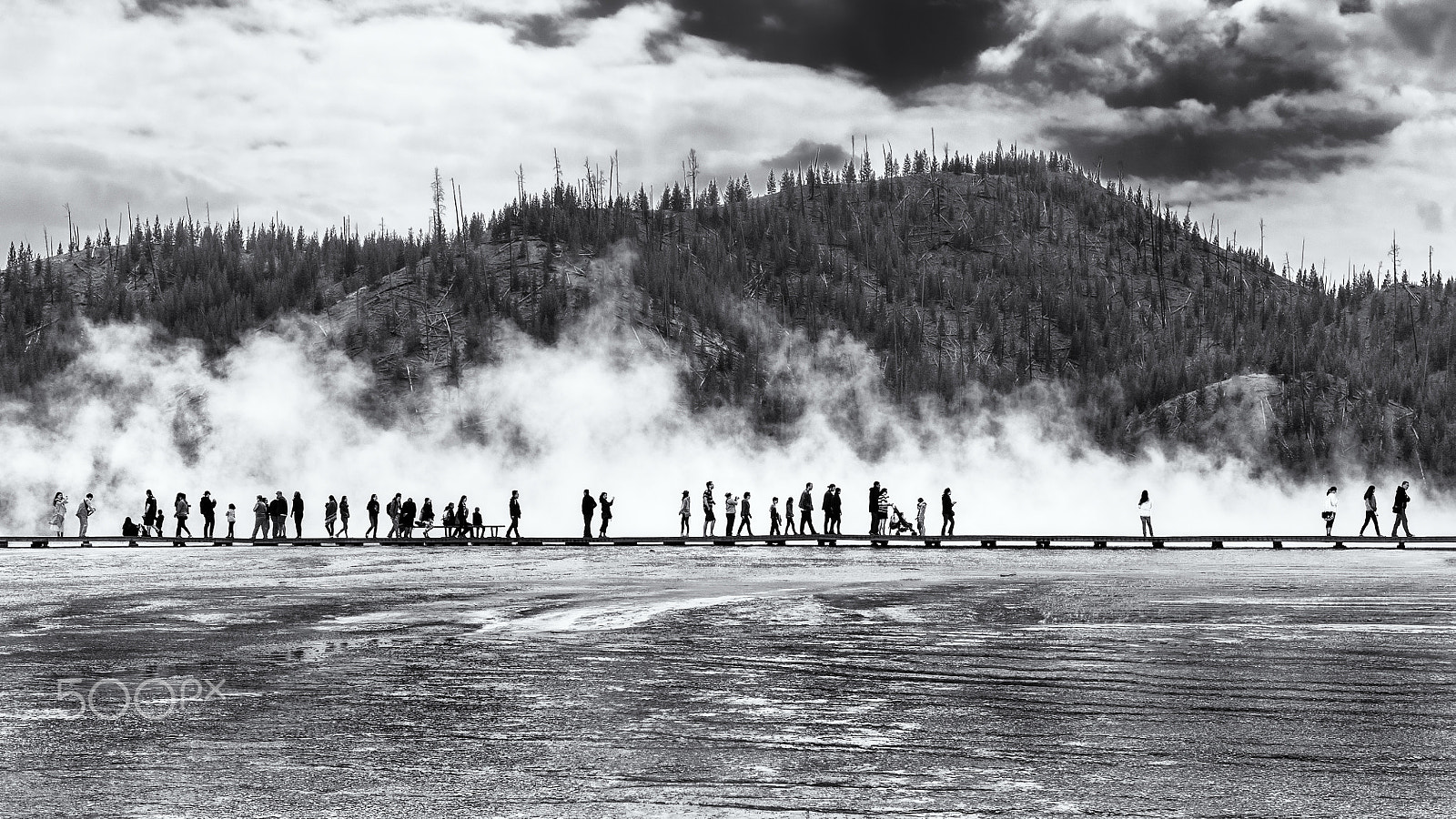 Samsung/Schneider D-XENON 12-24mm F4 ED AL [IF] sample photo. People in yellowstone photography