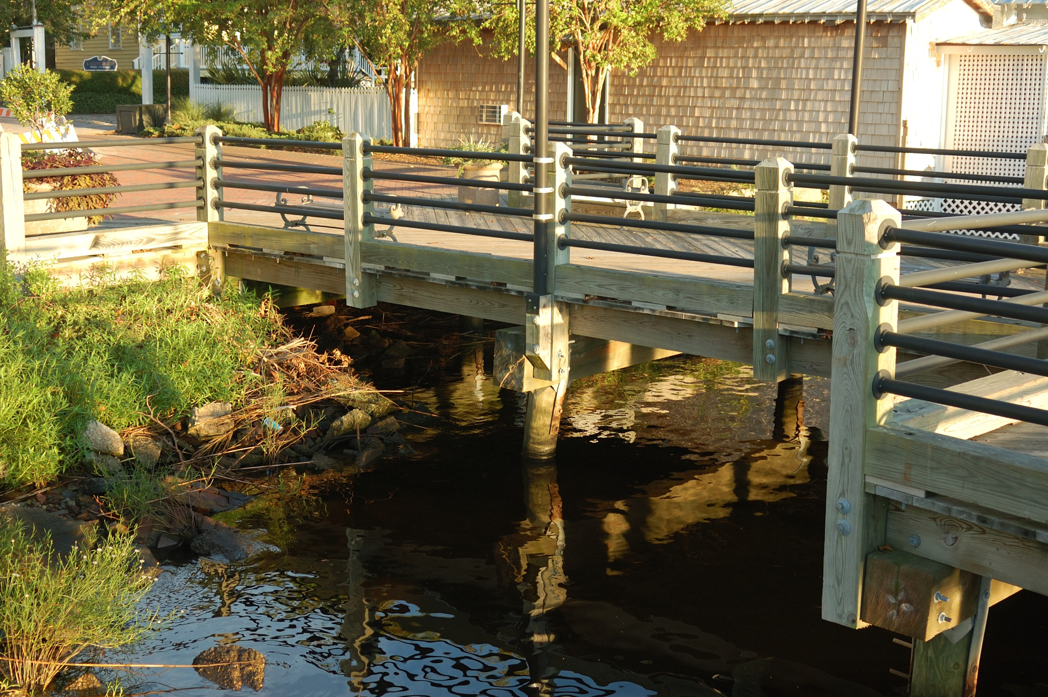 AF Zoom-Nikkor 28-80mm f/3.3-5.6G sample photo. Small pedistrian bridge over the water photography