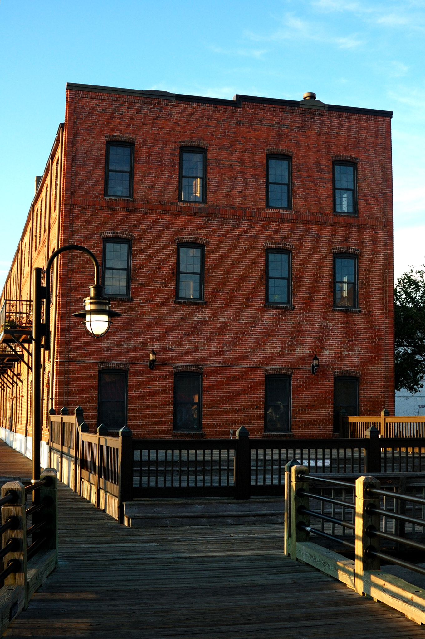 AF Zoom-Nikkor 28-80mm f/3.3-5.6G sample photo. Old grocery storage building stands at waterfront photography