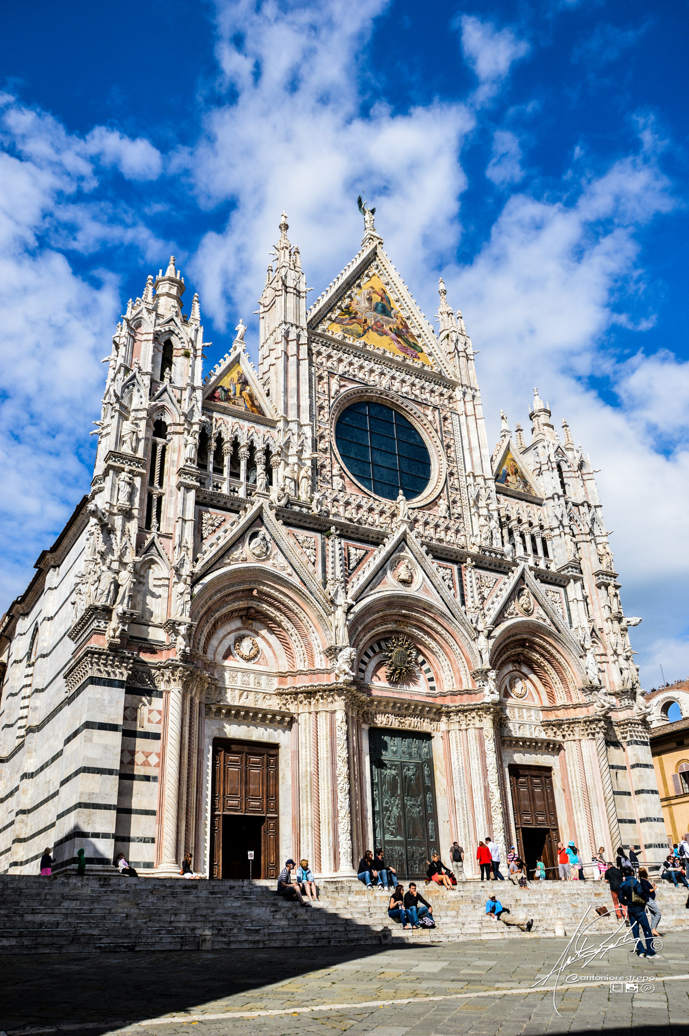 Sigma 18-250mm F3.5-6.3 DC OS HSM sample photo. La catedral de siena photography