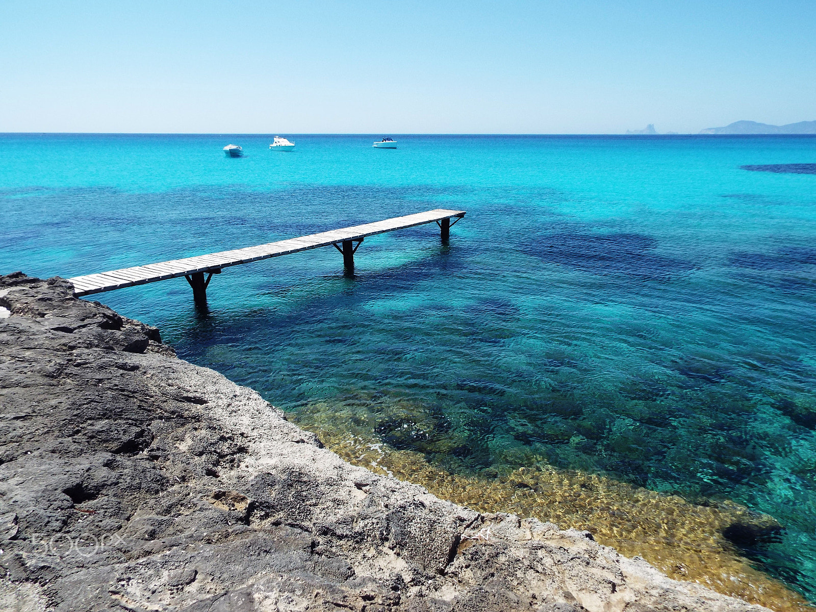 Fujifilm FinePix S8400W sample photo. Footbridge into the ocean photography