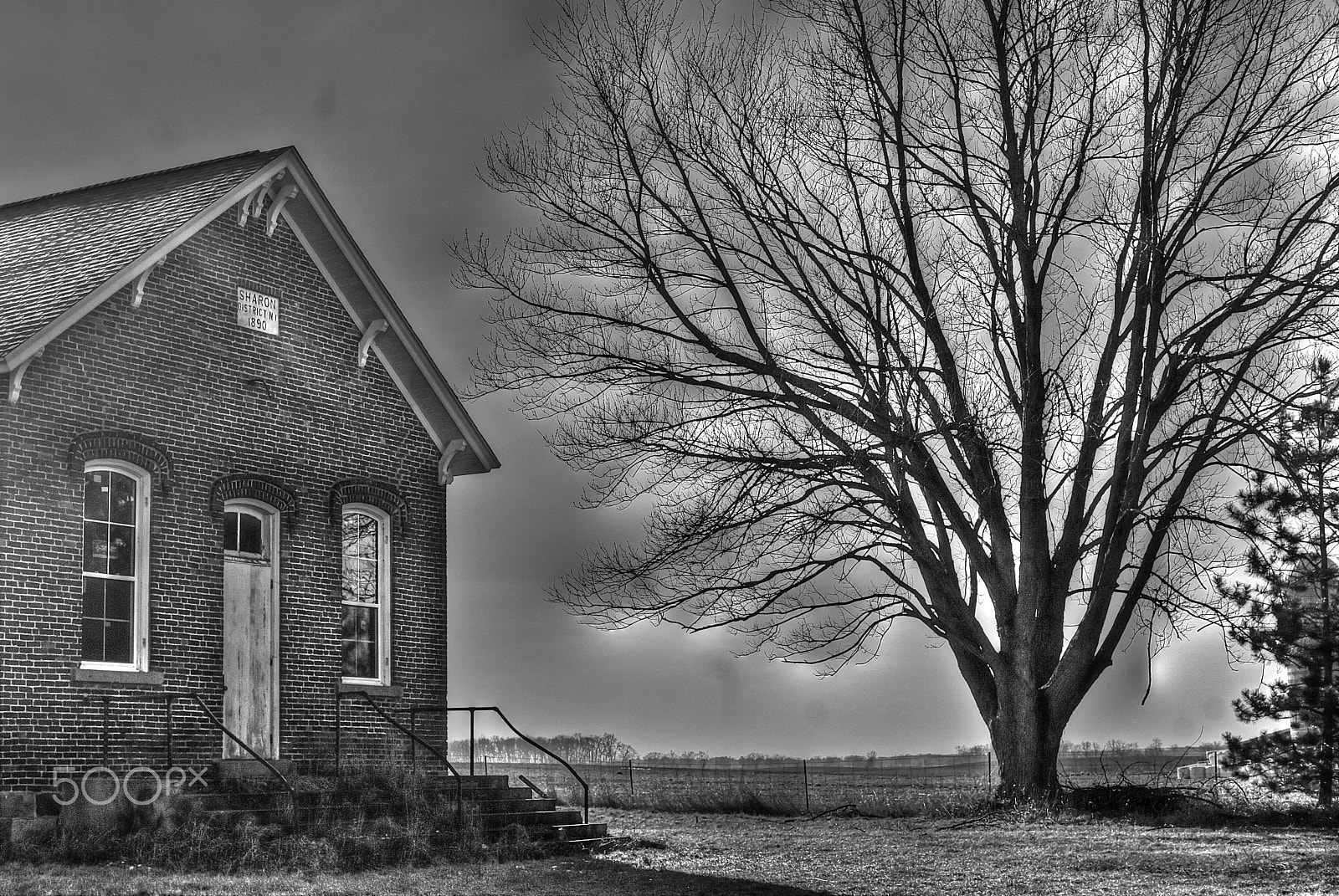 Sony Alpha DSLR-A100 + Sony DT 35mm F1.8 SAM sample photo. Old schoolhouse in the country photography