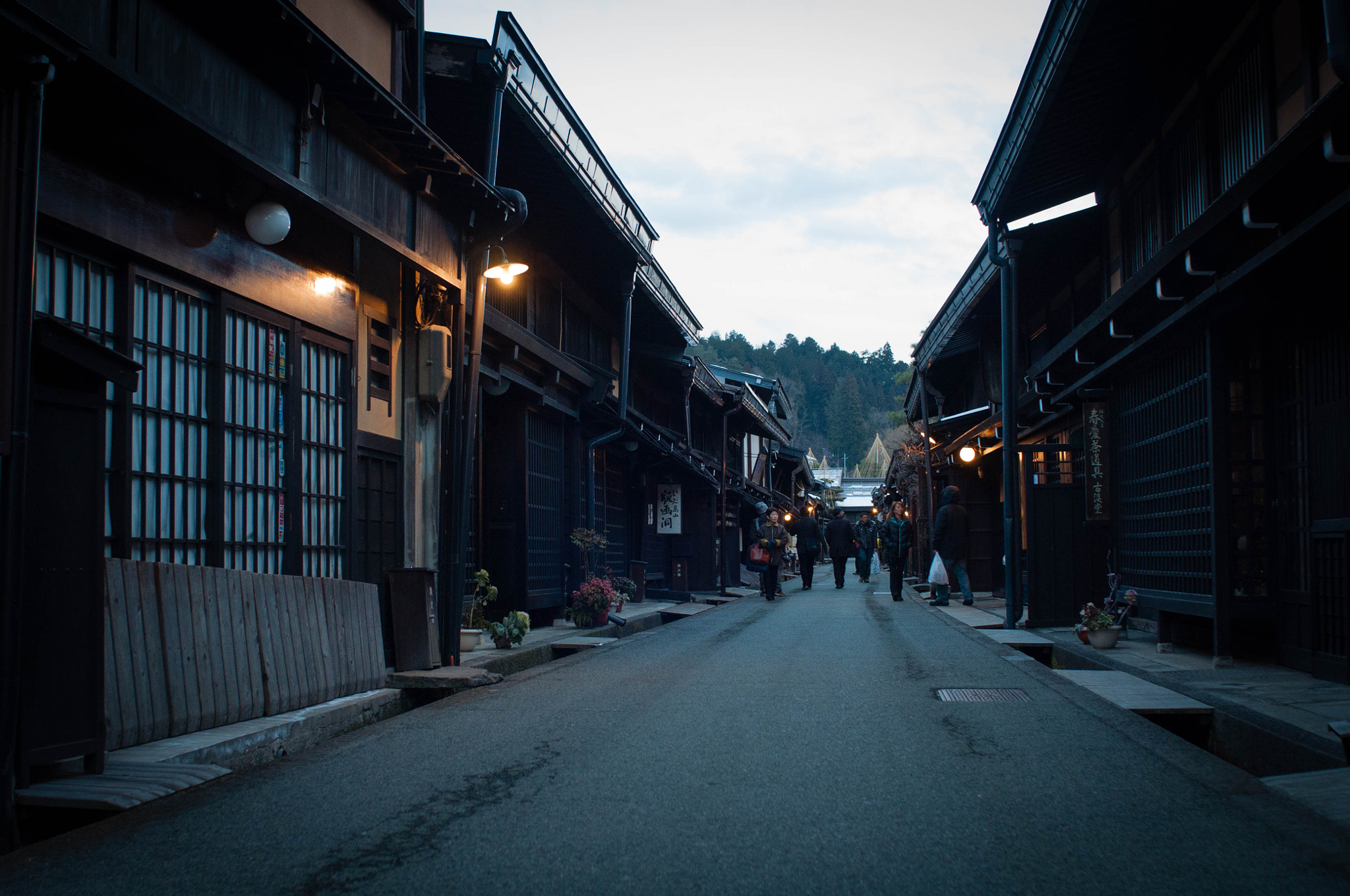 Nikon D90 + AF Nikkor 28mm f/2.8 sample photo. Little kyoto streets photography