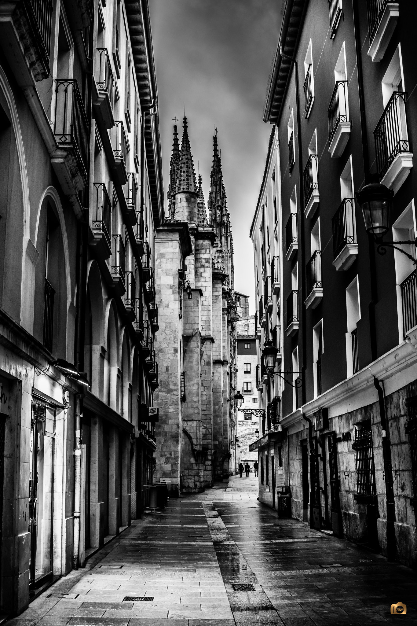 AF Zoom-Nikkor 28-70mm f/3.5-4.5 sample photo. Urban series - the alleys of burgos photography