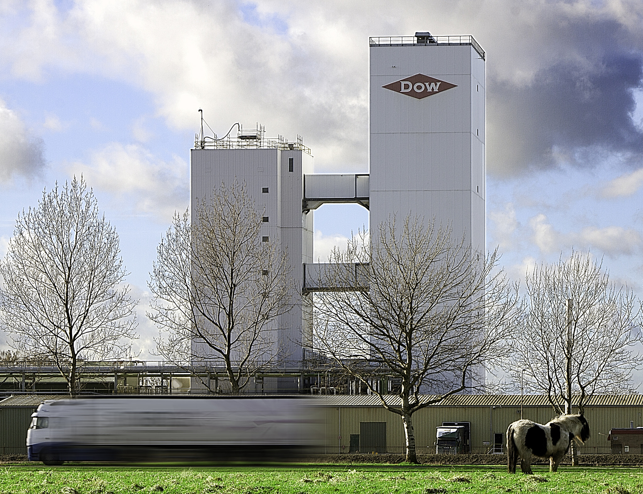 Canon EF-S 55-250mm F4-5.6 IS II sample photo. Dow gebouw delfzijl the netherlands photography