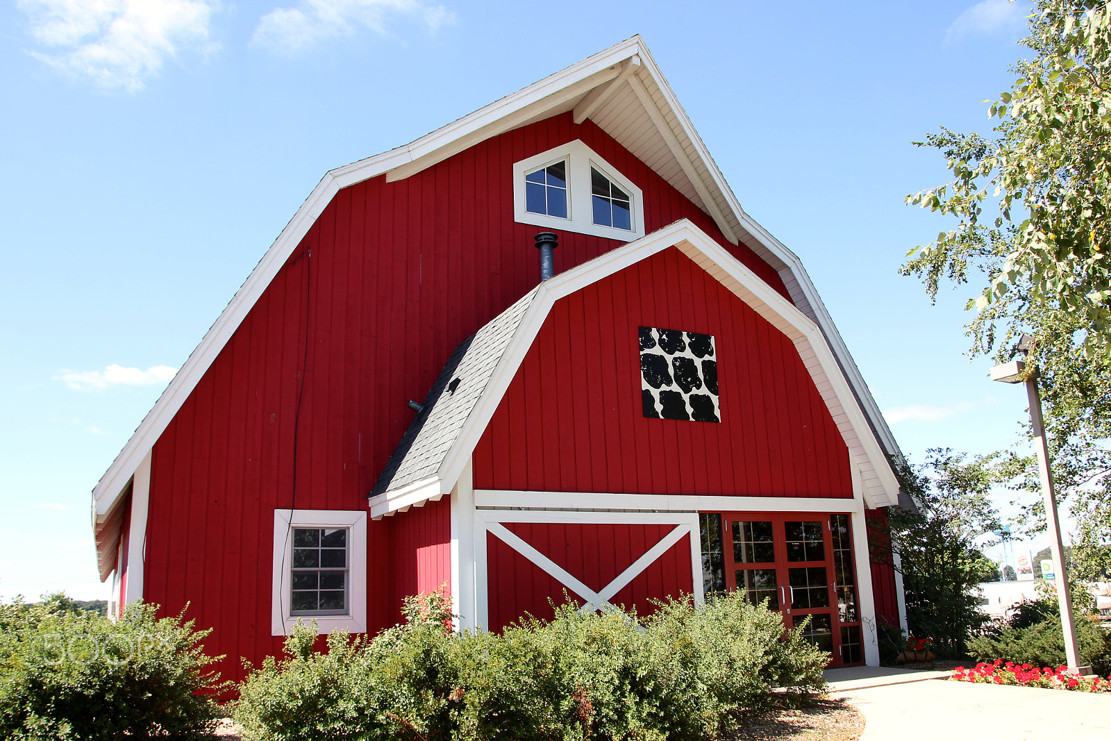 Sigma 17-70mm F2.8-4 DC Macro OS HSM sample photo. Red barn photography