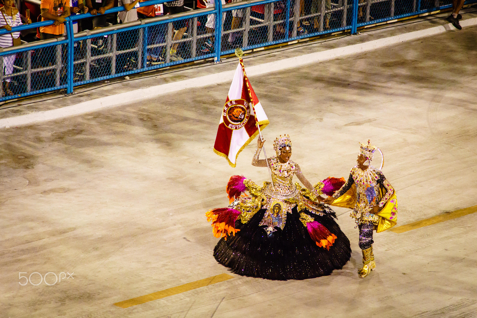 Minolta AF 70-210mm F4 Macro sample photo. Dance of the flag bearer photography