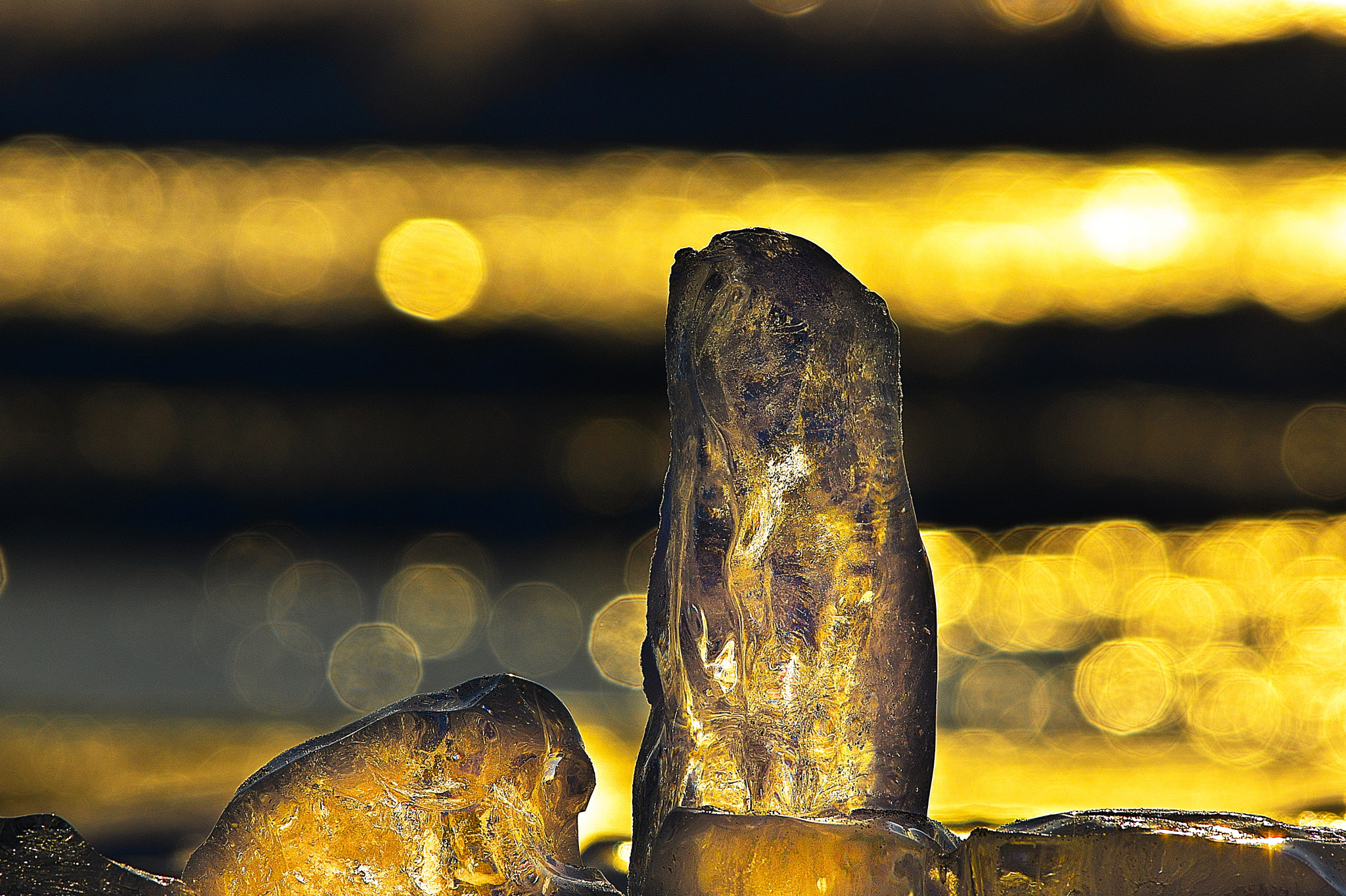 Sony SLT-A77 + Minolta AF 400mm F4.5 HS-APO G sample photo. Jewelry bokeh wave photography