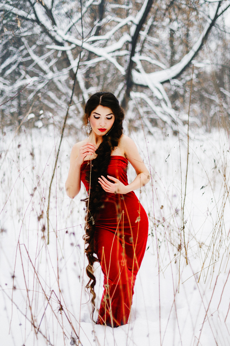 Sony 50mm F1.4 sample photo. Lady photography