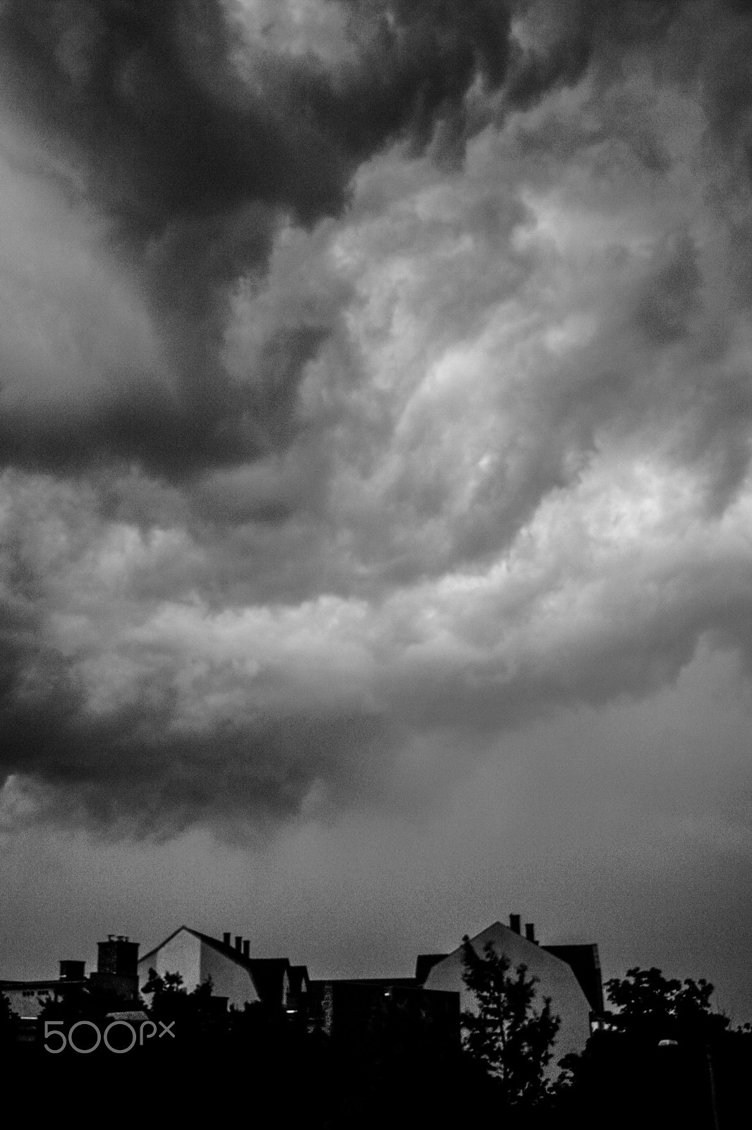 Canon EOS 350D (EOS Digital Rebel XT / EOS Kiss Digital N) + Canon EF 50mm f/1.8 sample photo. Storm is coming... photography