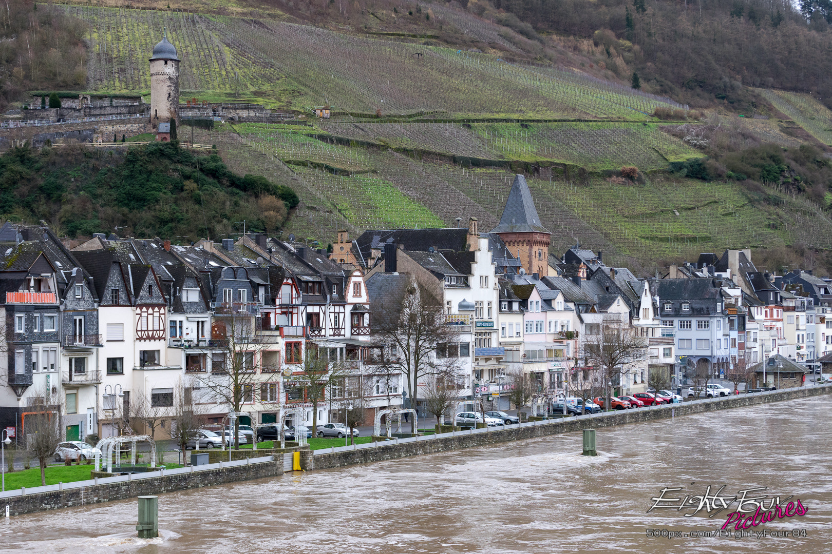 Sony a7 + Tamron SP 70-200mm F2.8 Di VC USD sample photo. Zell mit hochwasserschutzmauer photography