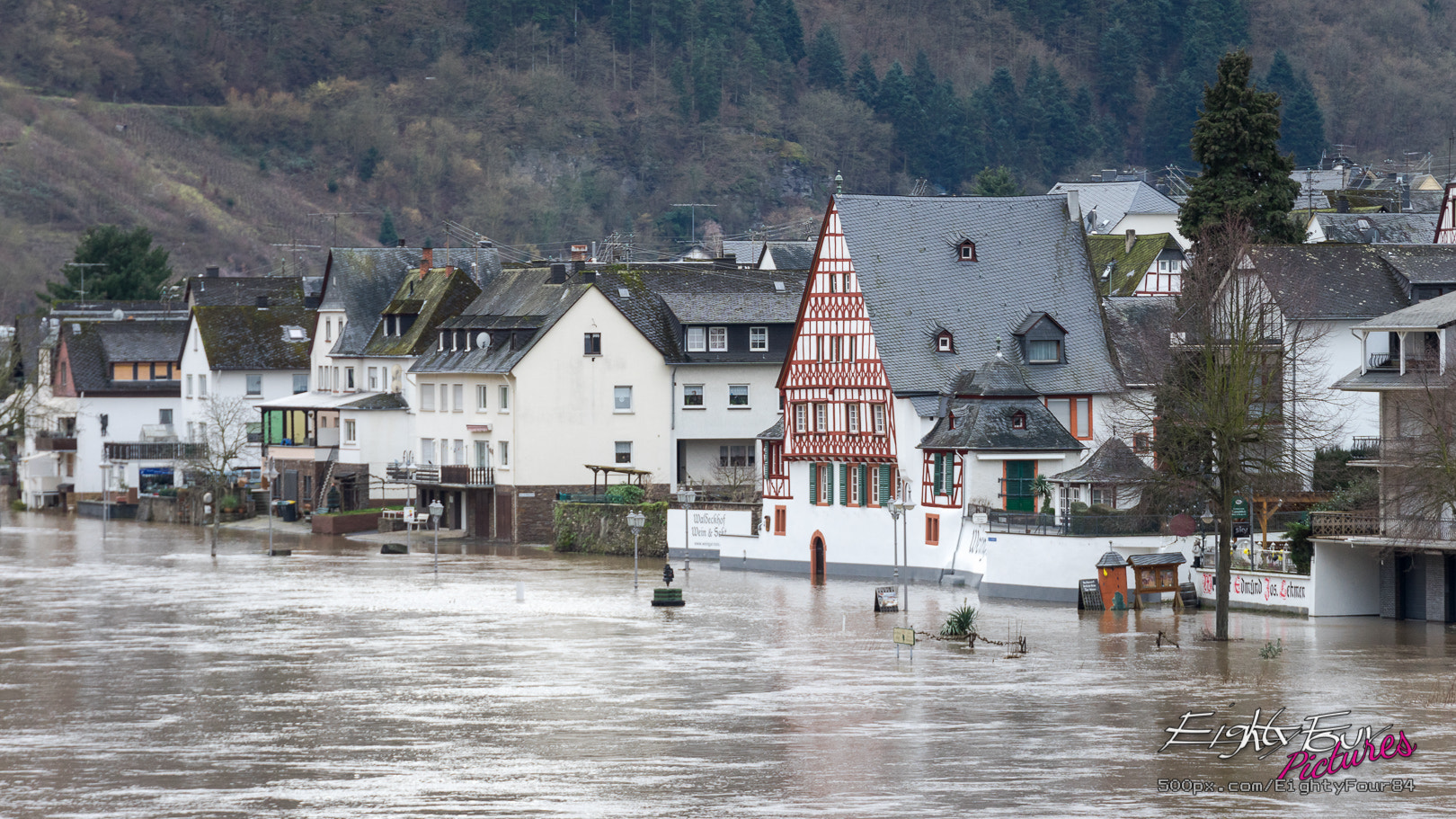 Sony a7 + Tamron SP 70-200mm F2.8 Di VC USD sample photo. Zell-kaimt flooded photography