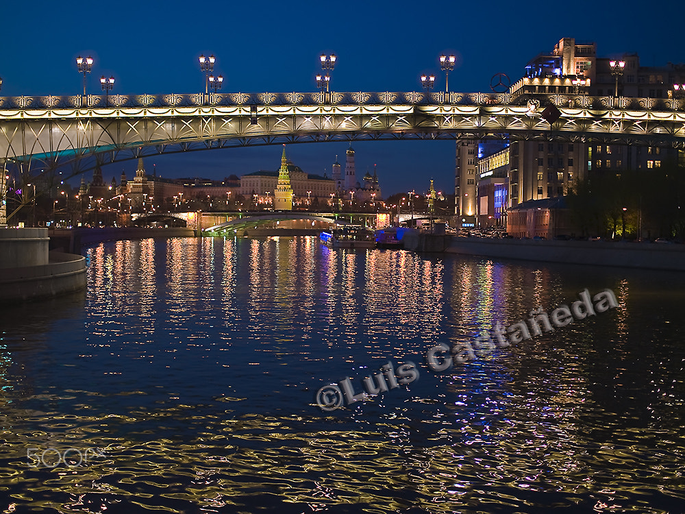 Panasonic Lumix DMC-L1 sample photo. Moscow river and the kremlin. photography