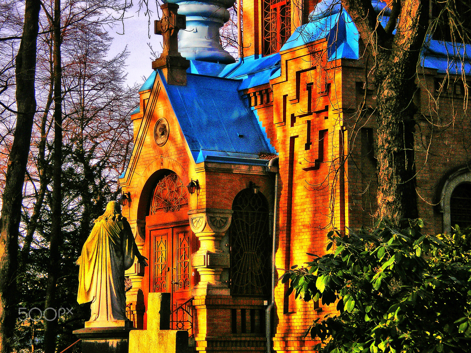 Olympus FE-140,X-725 sample photo. Russische friedhofskapelle photography