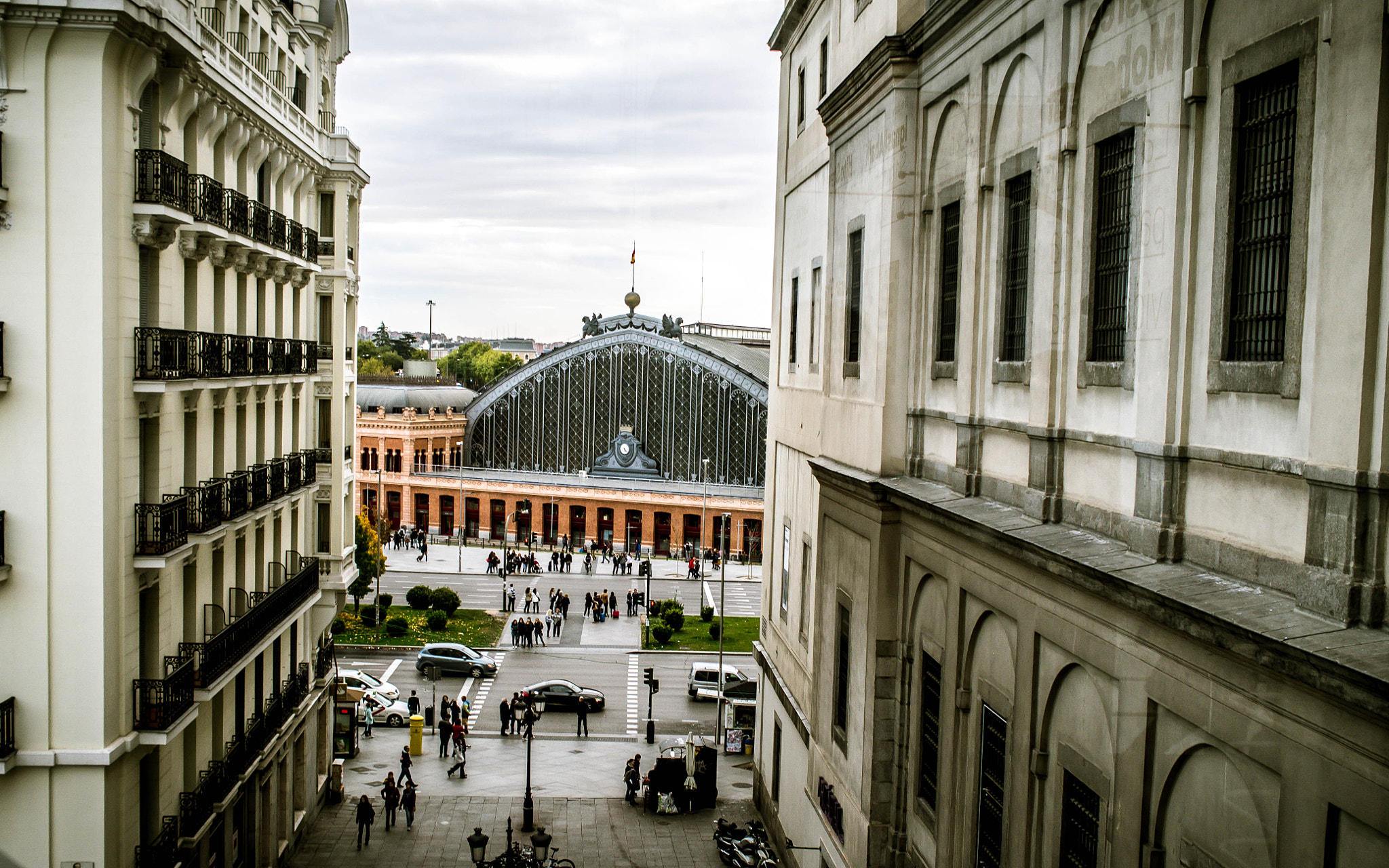 Olympus OM-D E-M1 + Olympus M.Zuiko Digital 17mm F1.8 sample photo. Madrid atocha railway station photography