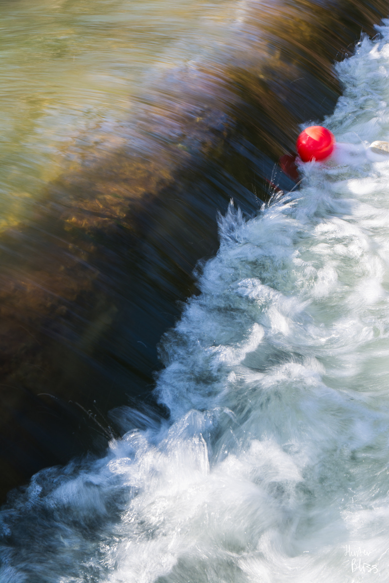 Sigma 17-70mm F2.8-4 DC Macro OS HSM | C sample photo. Balloon in a river photography