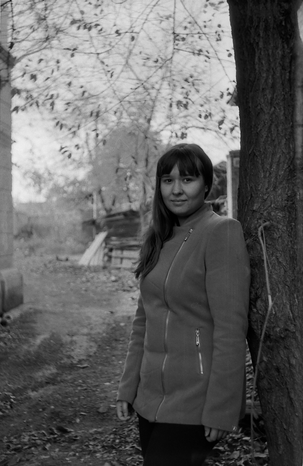 Panasonic Lumix DMC-GF2 sample photo. Girl near tree photography