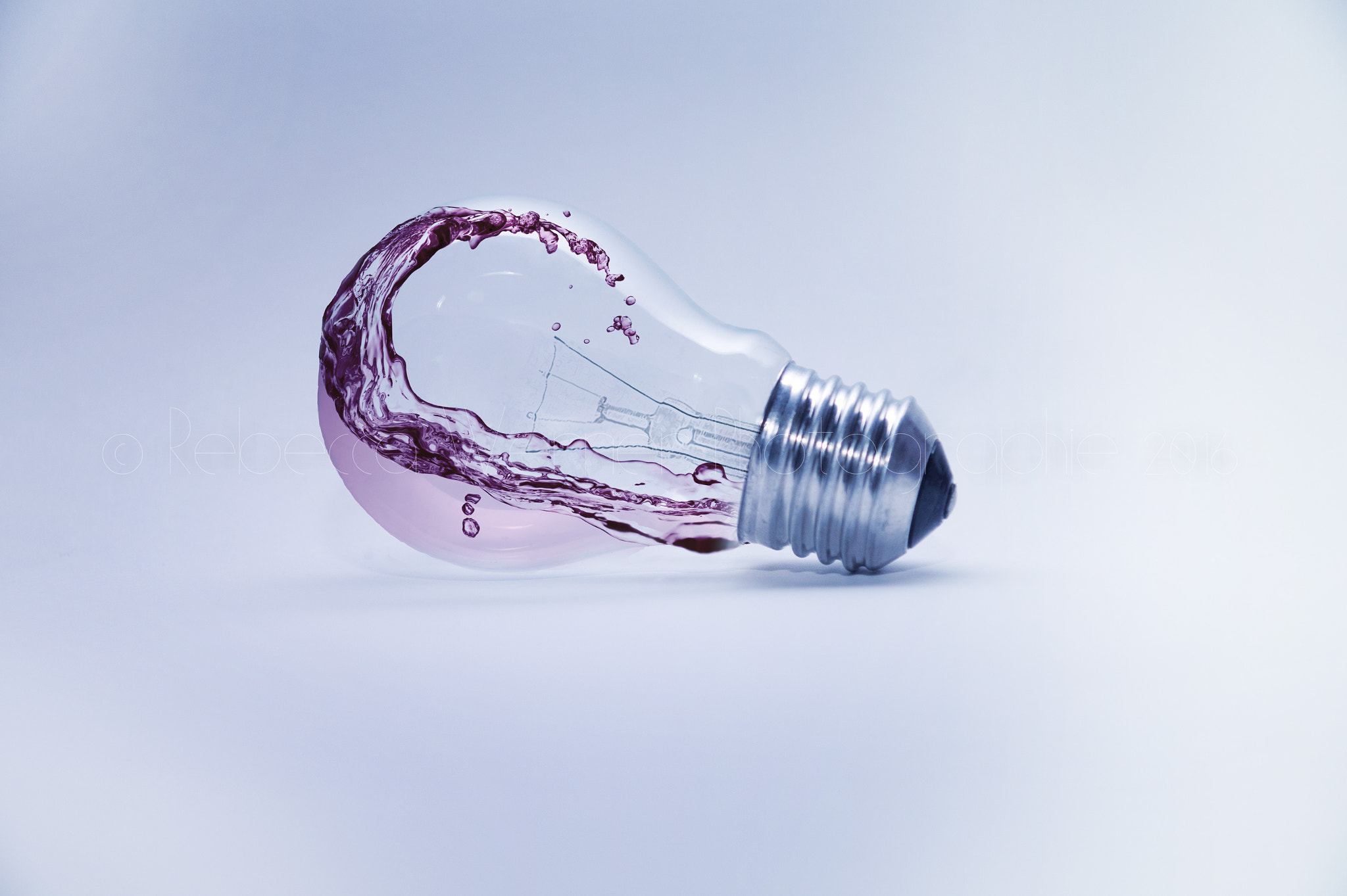 Sony DT 16-105mm F3.5-5.6 sample photo. Water bulb photography