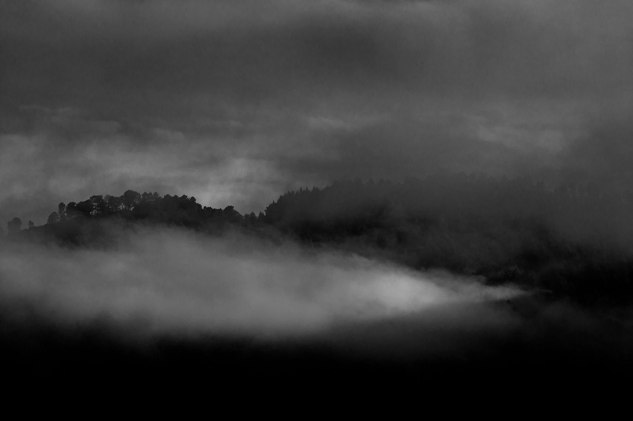 AF-S Zoom-Nikkor 80-200mm f/2.8D IF-ED sample photo. St jean du gard mont brion photography