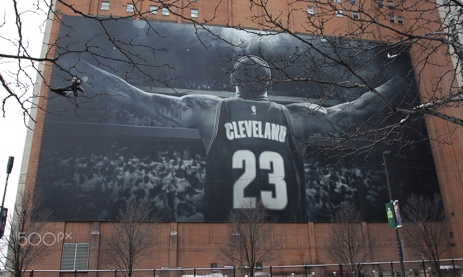 Canon EOS 700D (EOS Rebel T5i / EOS Kiss X7i) + Canon EF 17-40mm F4L USM sample photo. Lebron james mural -cleveland photography