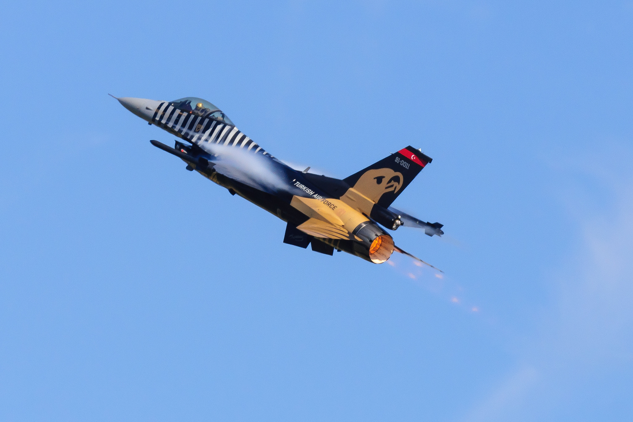 Sony 70-300mm F4.5-5.6 G SSM sample photo. F-16 reheat photography