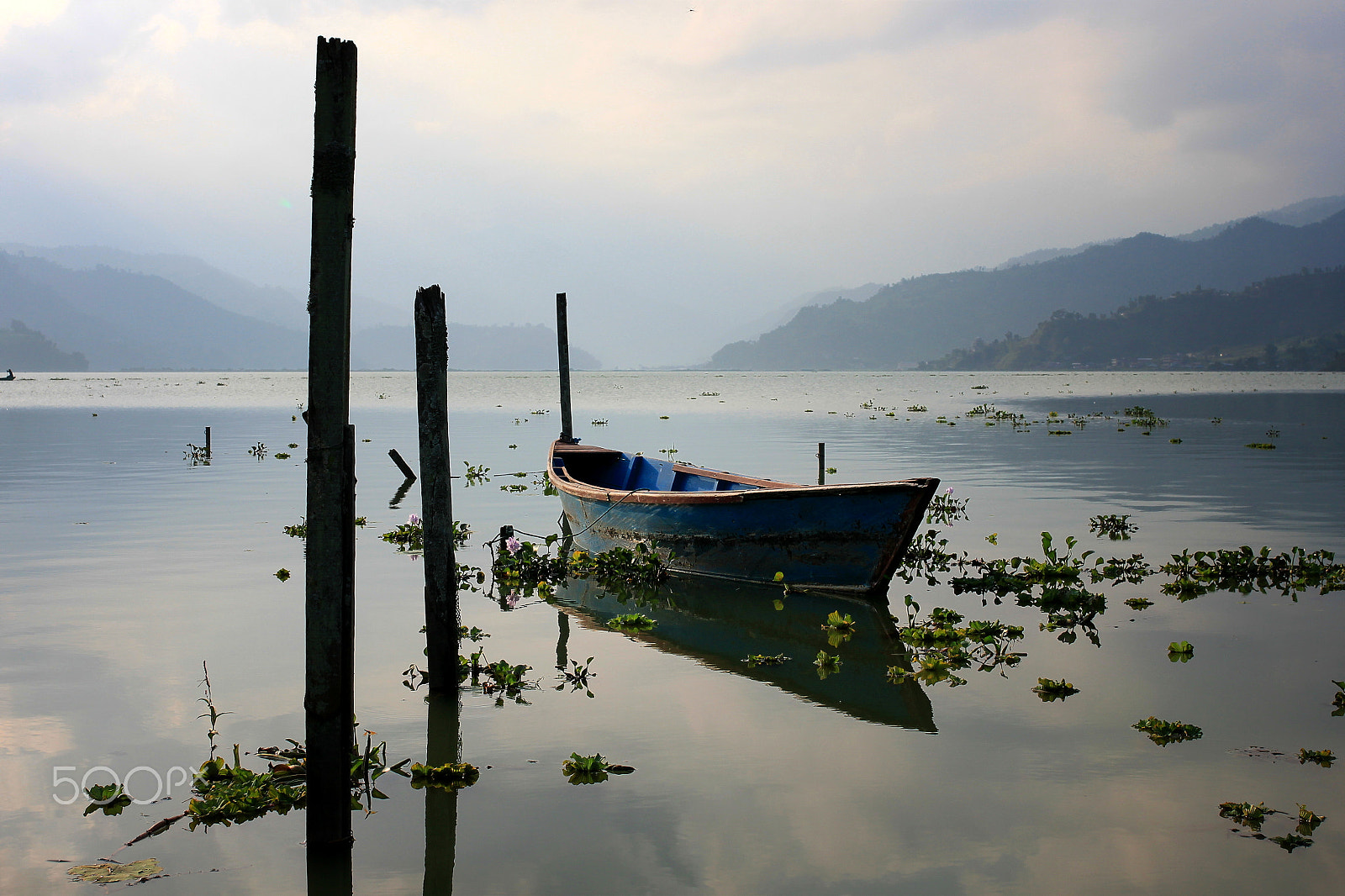 Canon EOS 500D (EOS Rebel T1i / EOS Kiss X3) + Sigma 35mm F1.4 DG HSM Art sample photo. Fewa lake, nepal photography