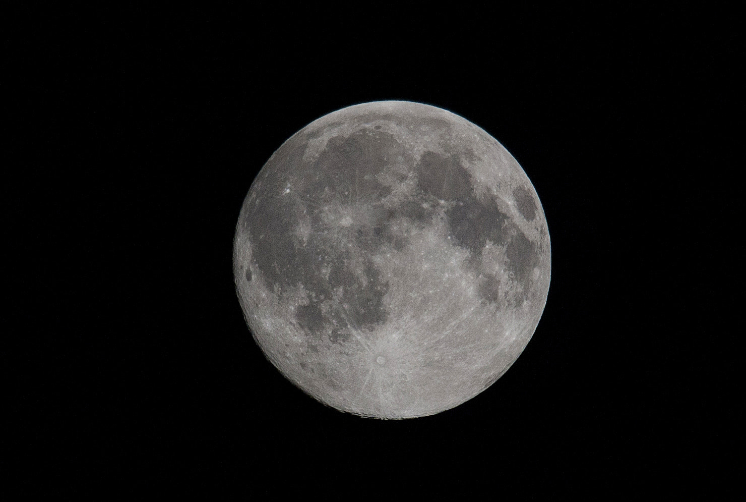 Canon EOS-1D Mark III + Sigma 150-500mm F5-6.3 DG OS HSM sample photo. Moon photography