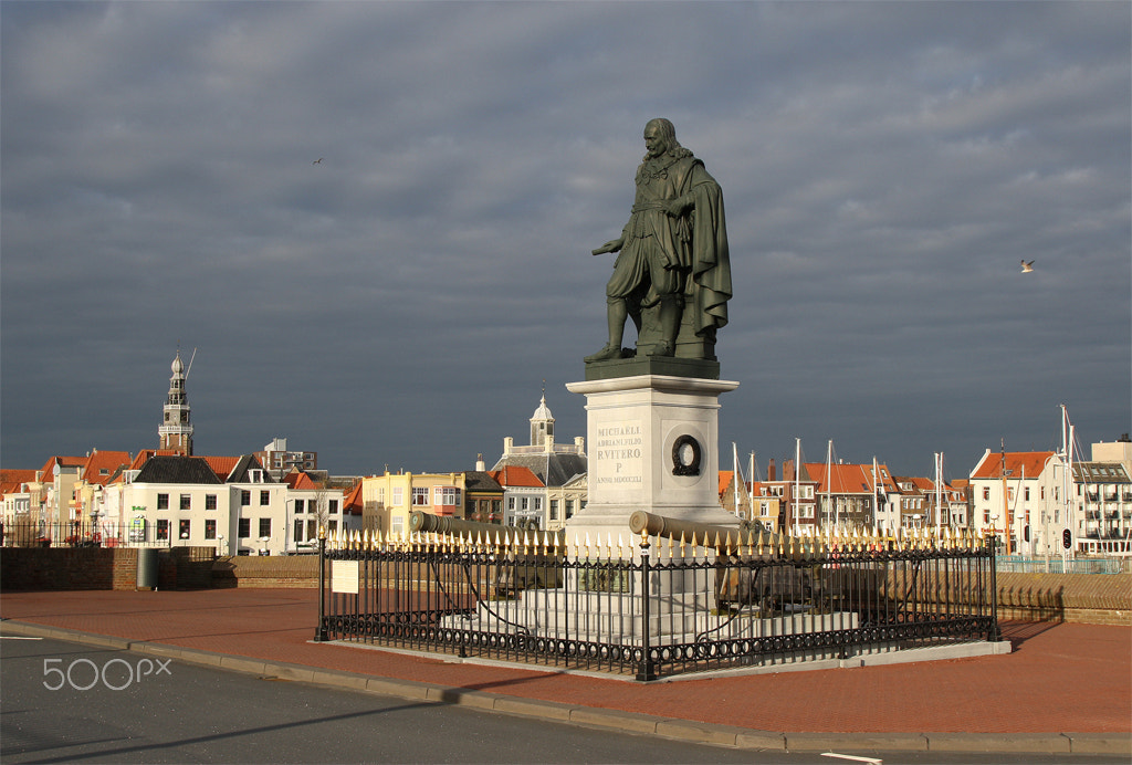 Canon EOS 1000D (EOS Digital Rebel XS / EOS Kiss F) + Canon EF 24-105mm F4L IS USM sample photo. Michiel de ruyter statue - vlissingen photography