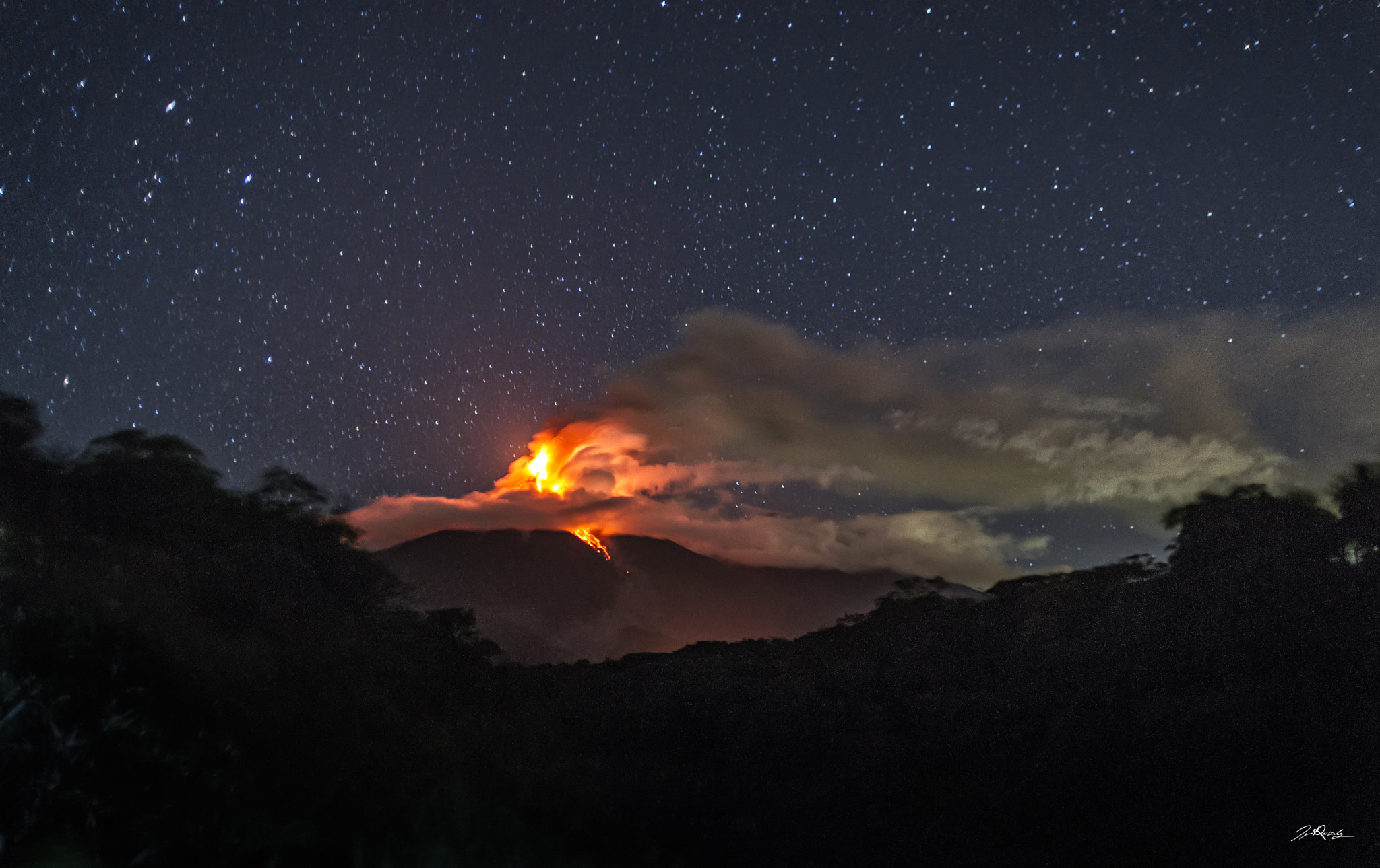 Sony Alpha DSLR-A850 + Sigma 30mm F1.4 EX DC HSM sample photo. Volcan de fuego photography