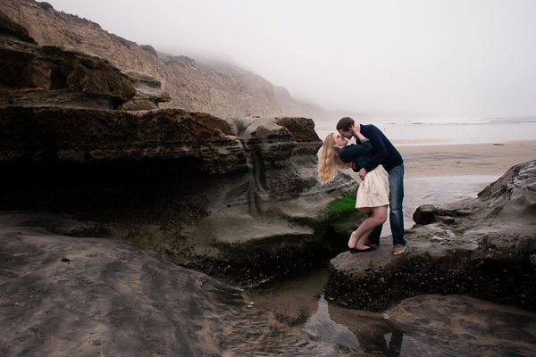 Canon EOS 5D + Canon EF 28mm F1.8 USM sample photo. Lovers on a foggy day at torrey pines state beach (hq) photography